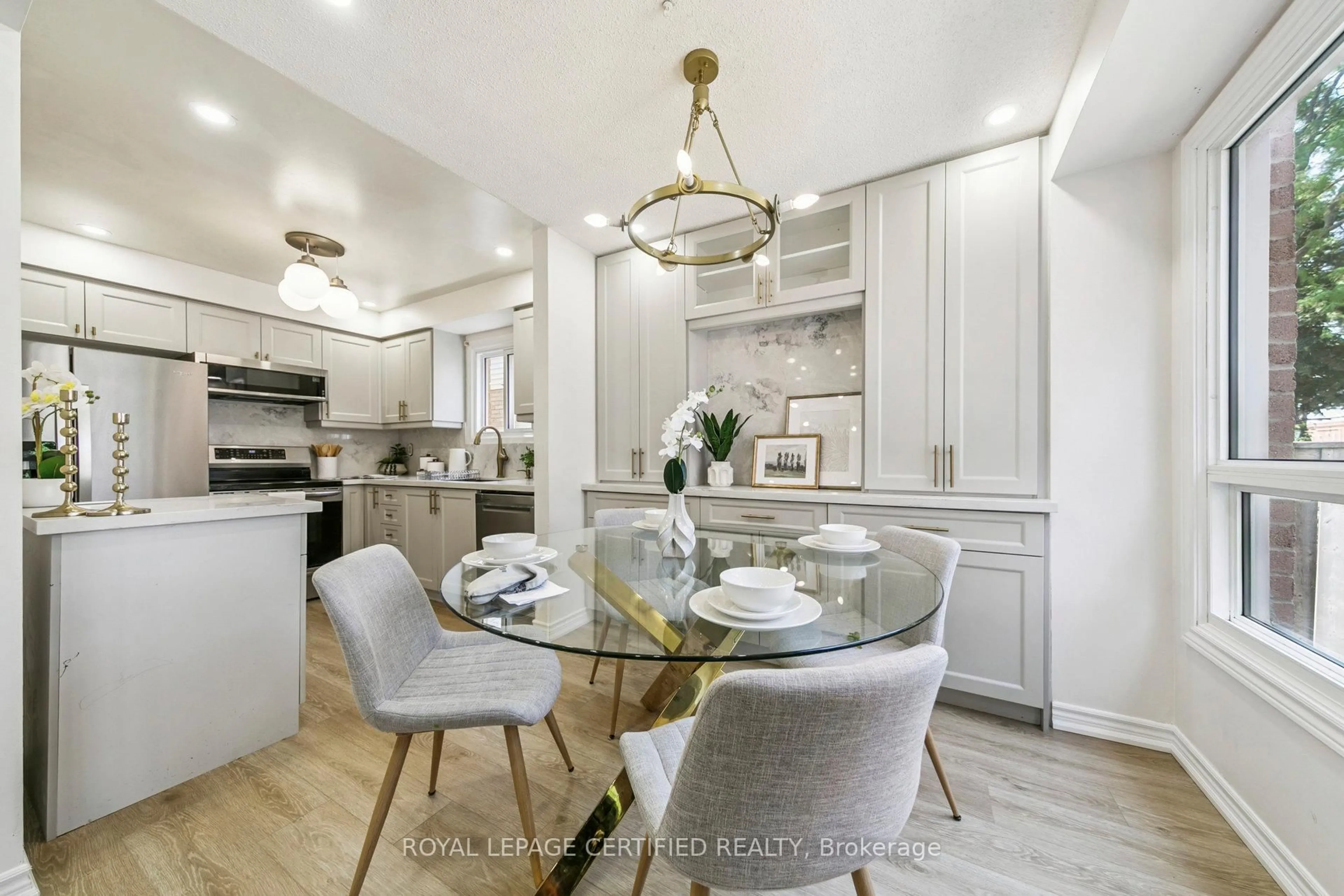 Contemporary kitchen, unknown for 3455 Caplan Cres #3, Burlington Ontario L7N 2P9