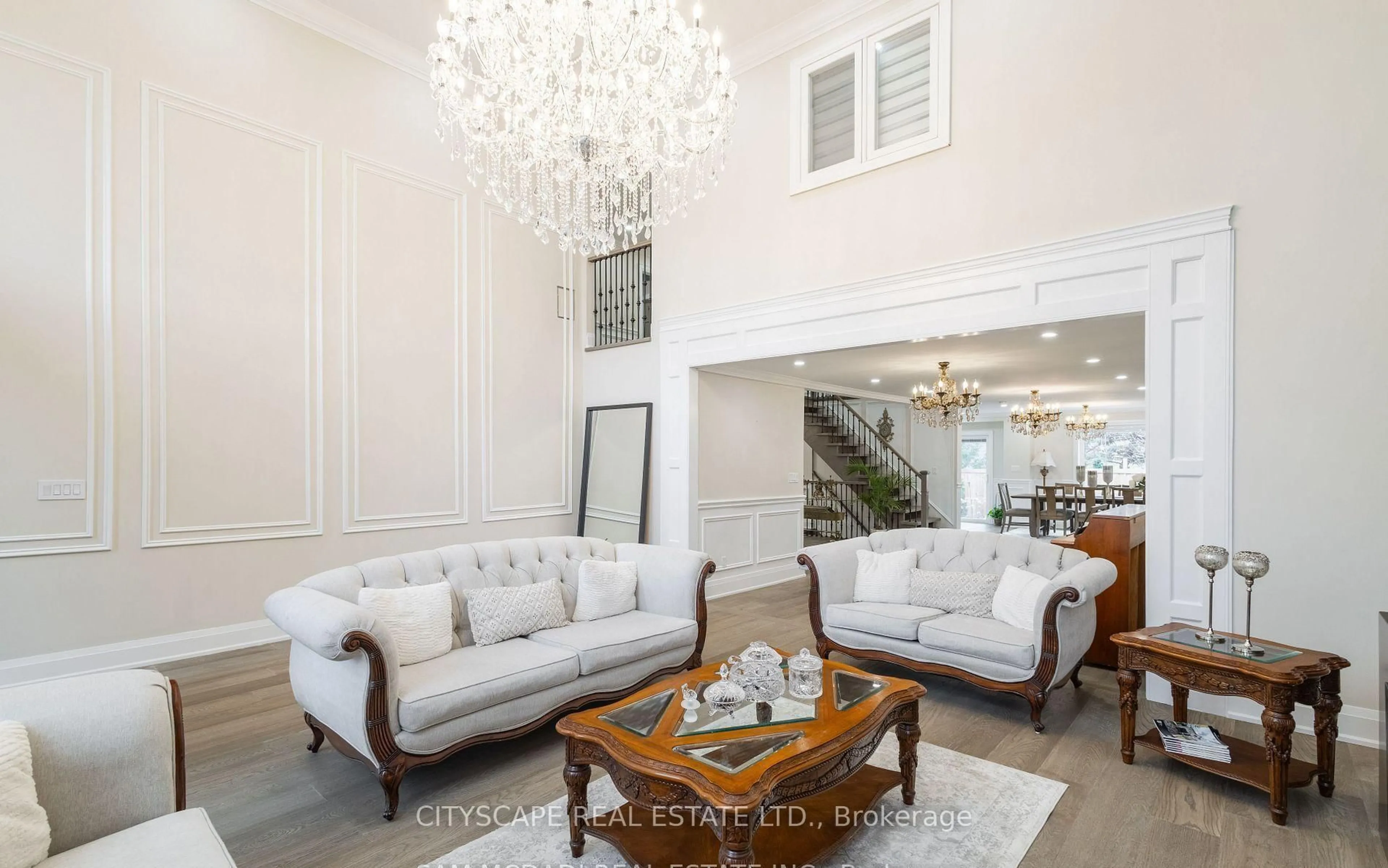 Living room with furniture, unknown for 1270 Saginaw Cres, Mississauga Ontario L5H 4B8