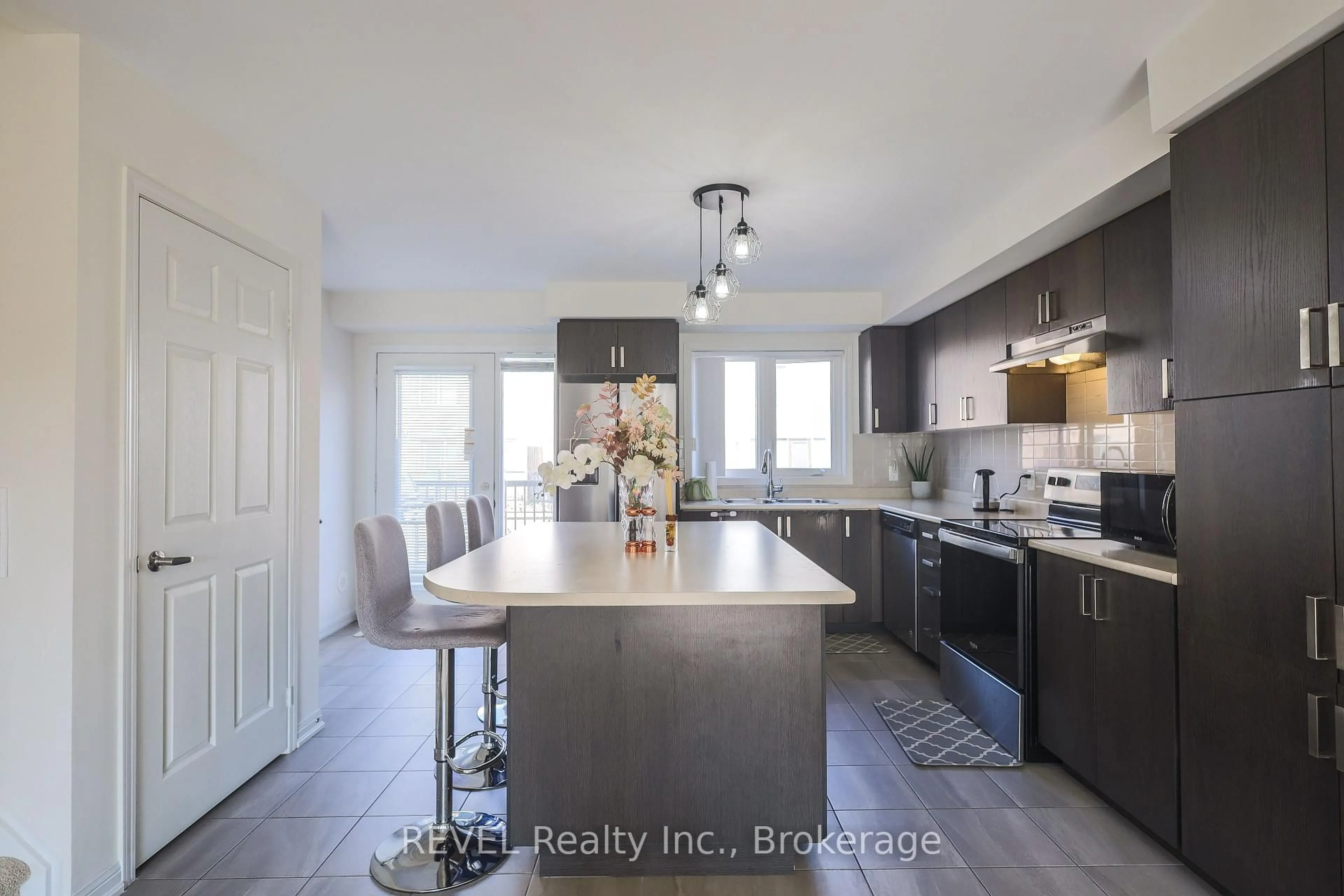 Open concept kitchen, ceramic/tile floor for 1 Beckenrose Crt #87, Brampton Ontario L6Y 6G2