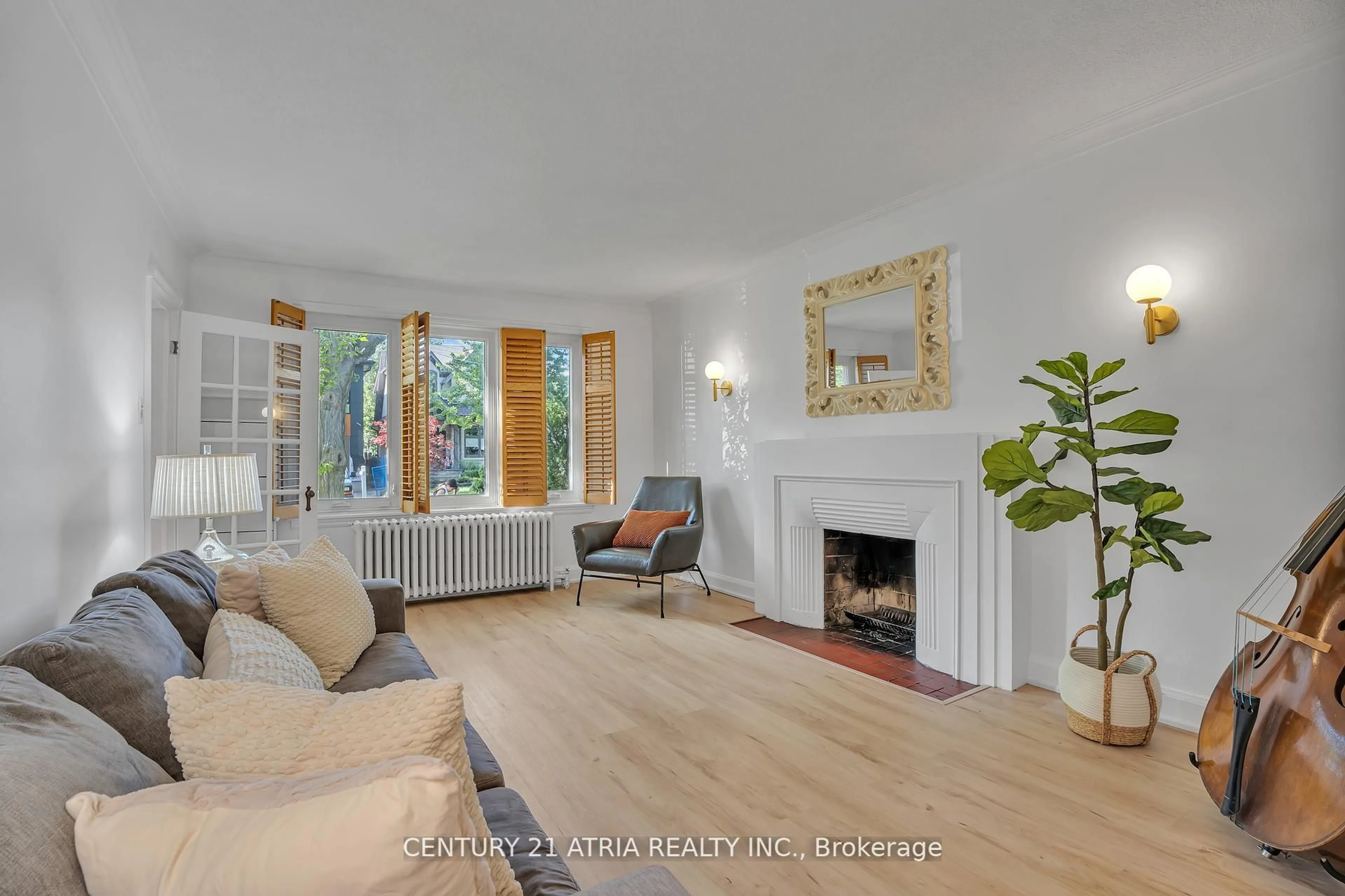 Living room with furniture, unknown for 13 Sunnydale Dr, Toronto Ontario M8Y 2J2