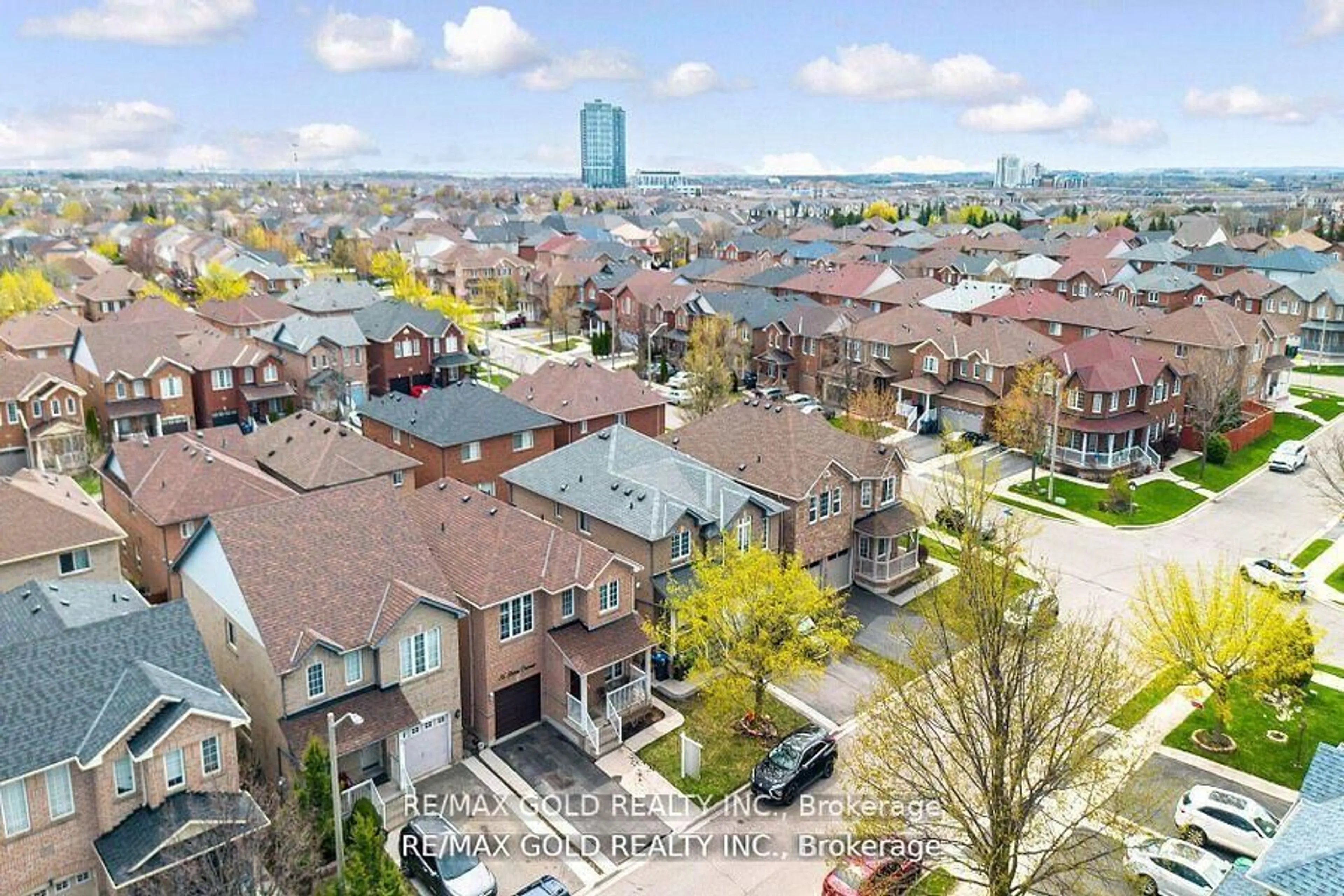 A pic from outside/outdoor area/front of a property/back of a property/a pic from drone, city buildings view from balcony for 36 Roxton Cres, Brampton Ontario L7A 2A9
