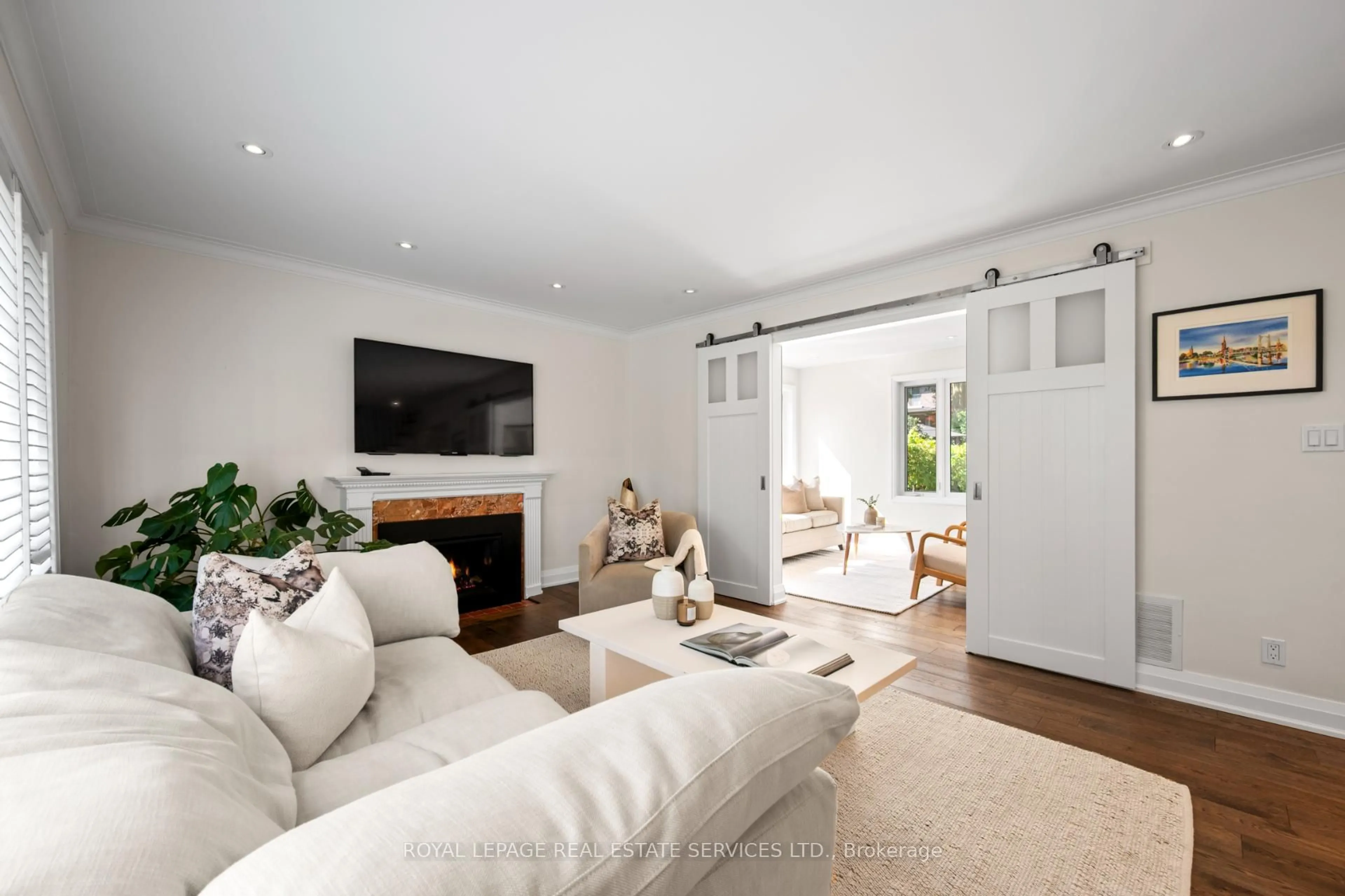 Living room with furniture, unknown for 70 Chestnut Hills Pkwy, Toronto Ontario M9A 3R2