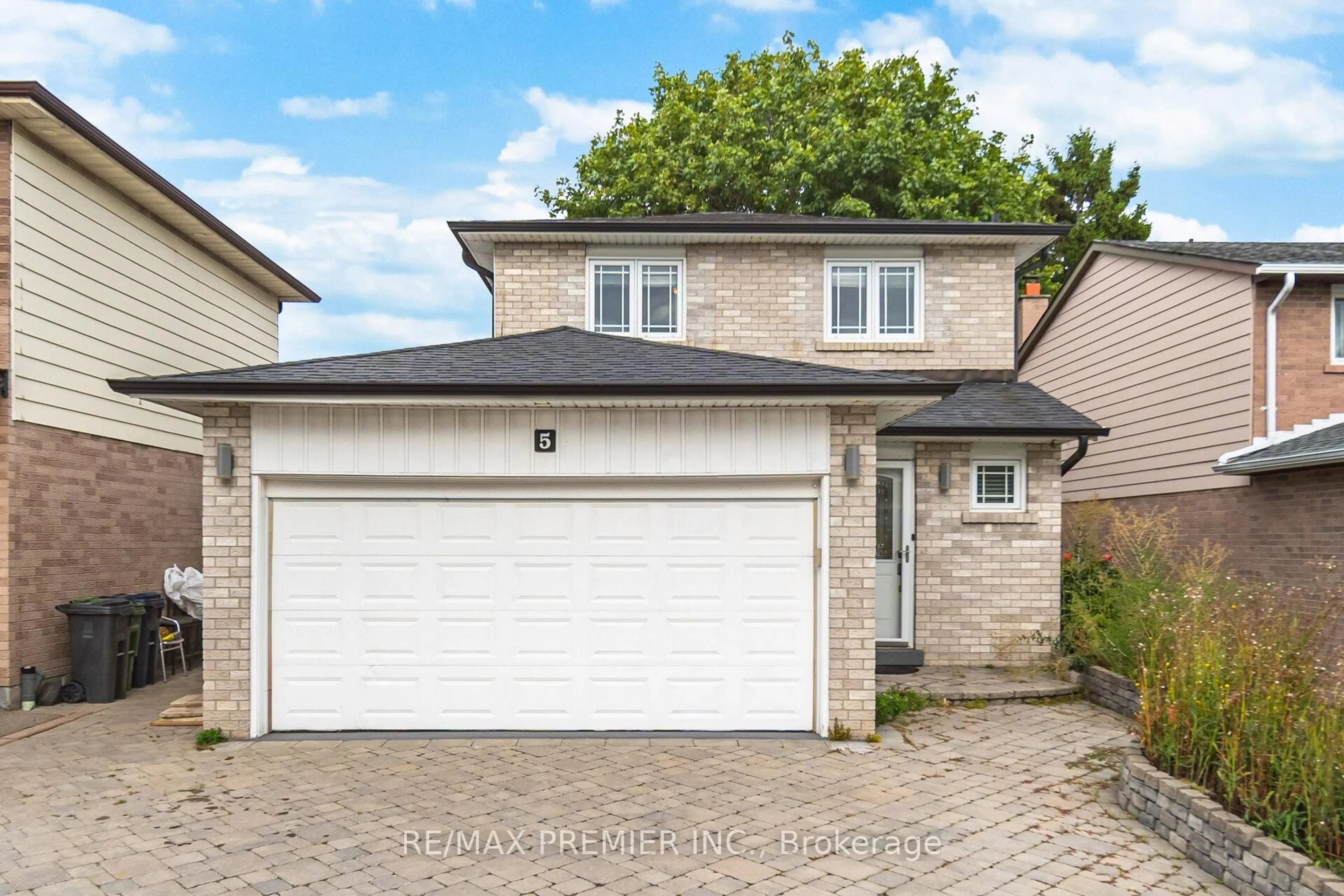 A pic from outside/outdoor area/front of a property/back of a property/a pic from drone, street for 5 Magdalena Crt, Toronto Ontario M9V 4S7