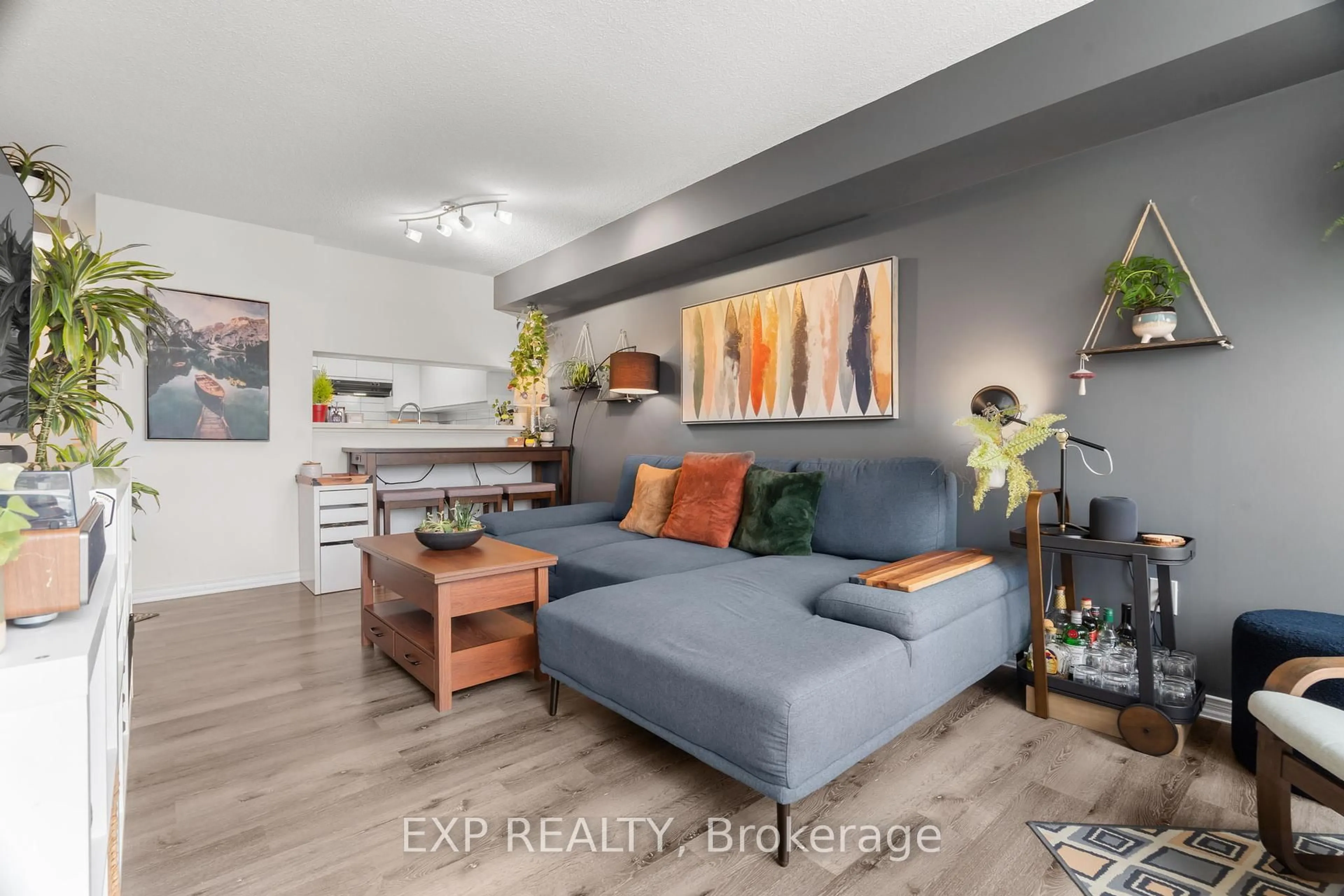 Living room with furniture, wood/laminate floor for 75 King St #706, Mississauga Ontario L5A 4G5