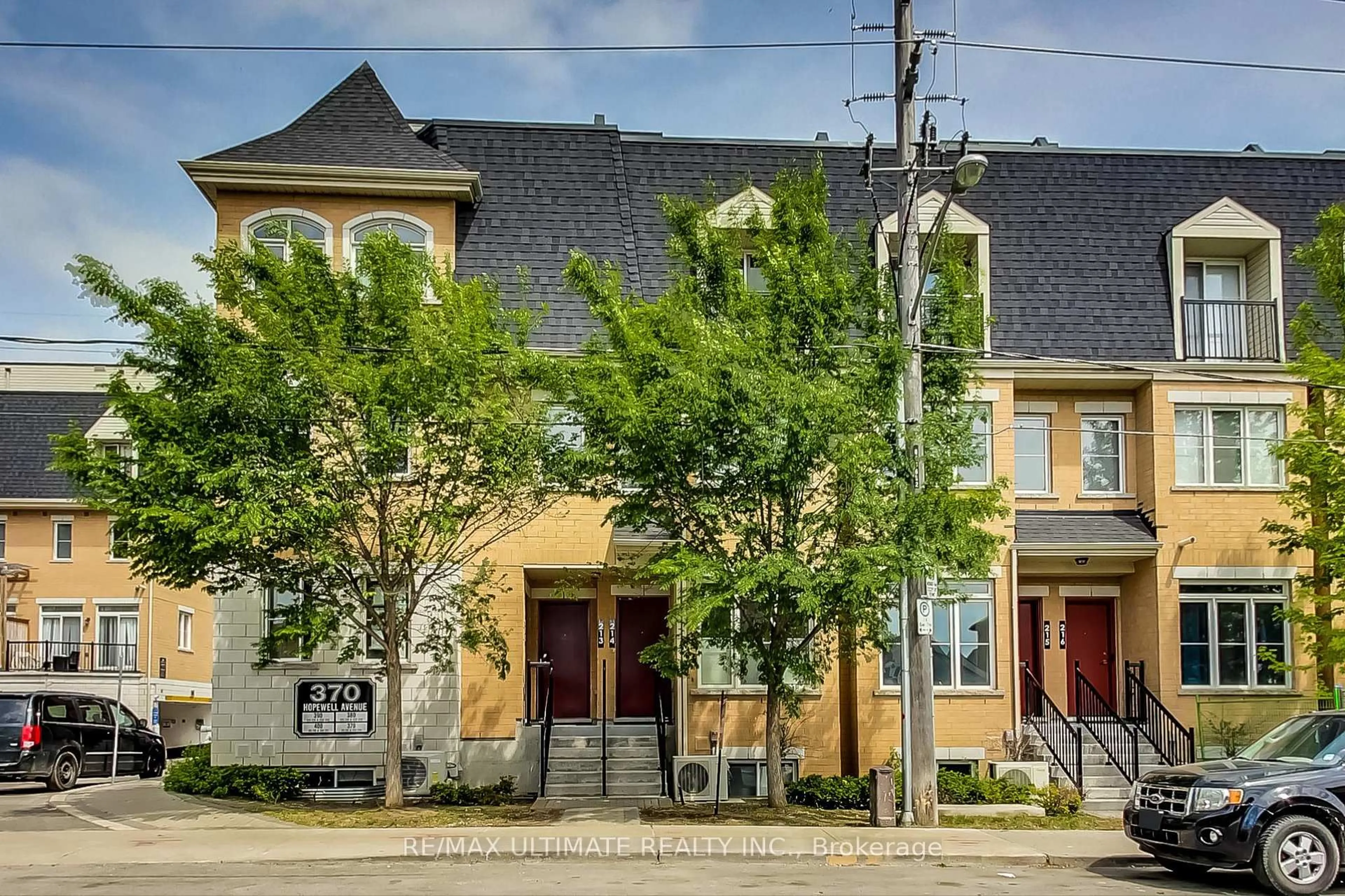 Patio, street for 370 Hopewell Ave #214, Toronto Ontario M6E 2S2