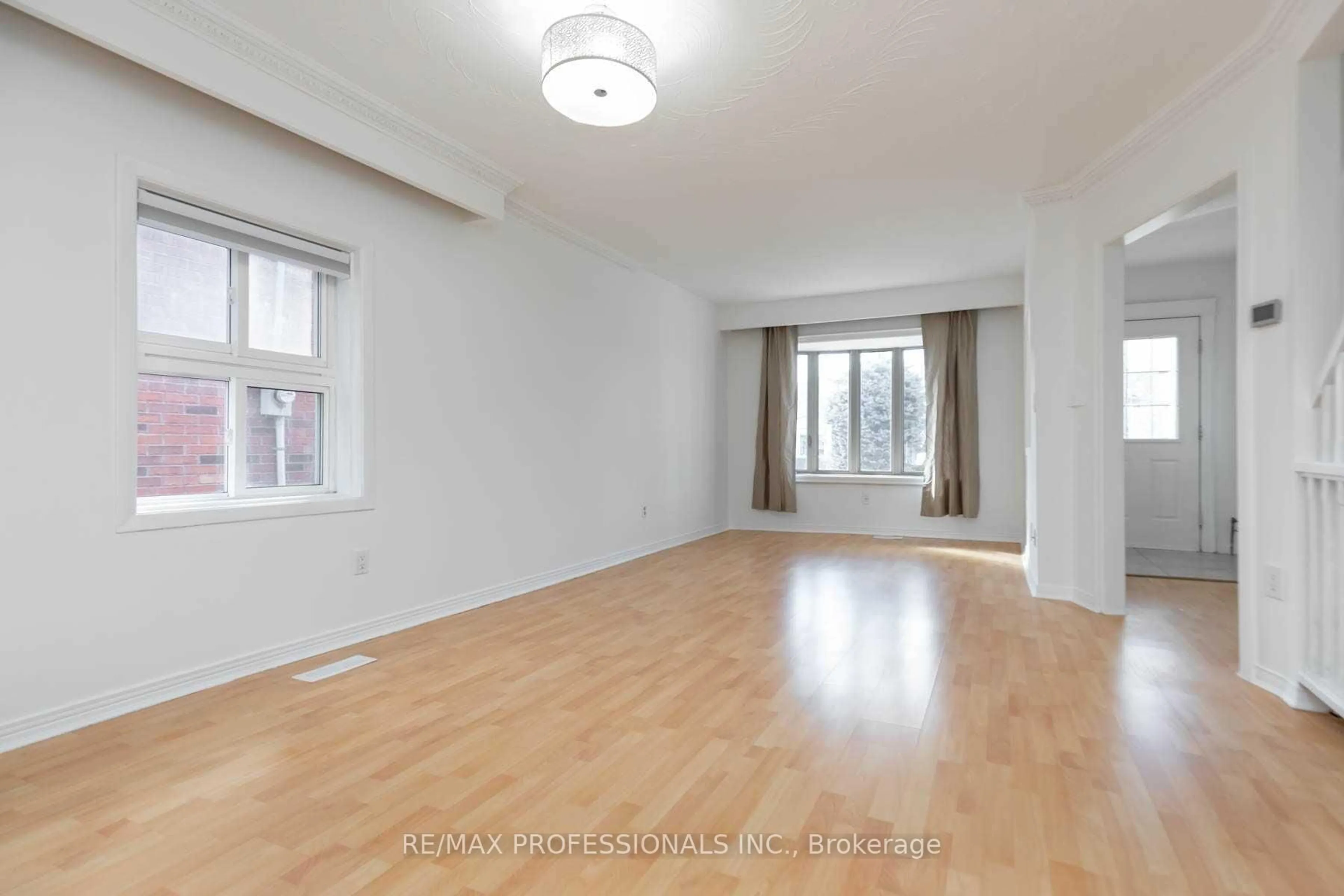 A pic of a room for 5 Teston Blvd, Toronto Ontario M6N 4R9