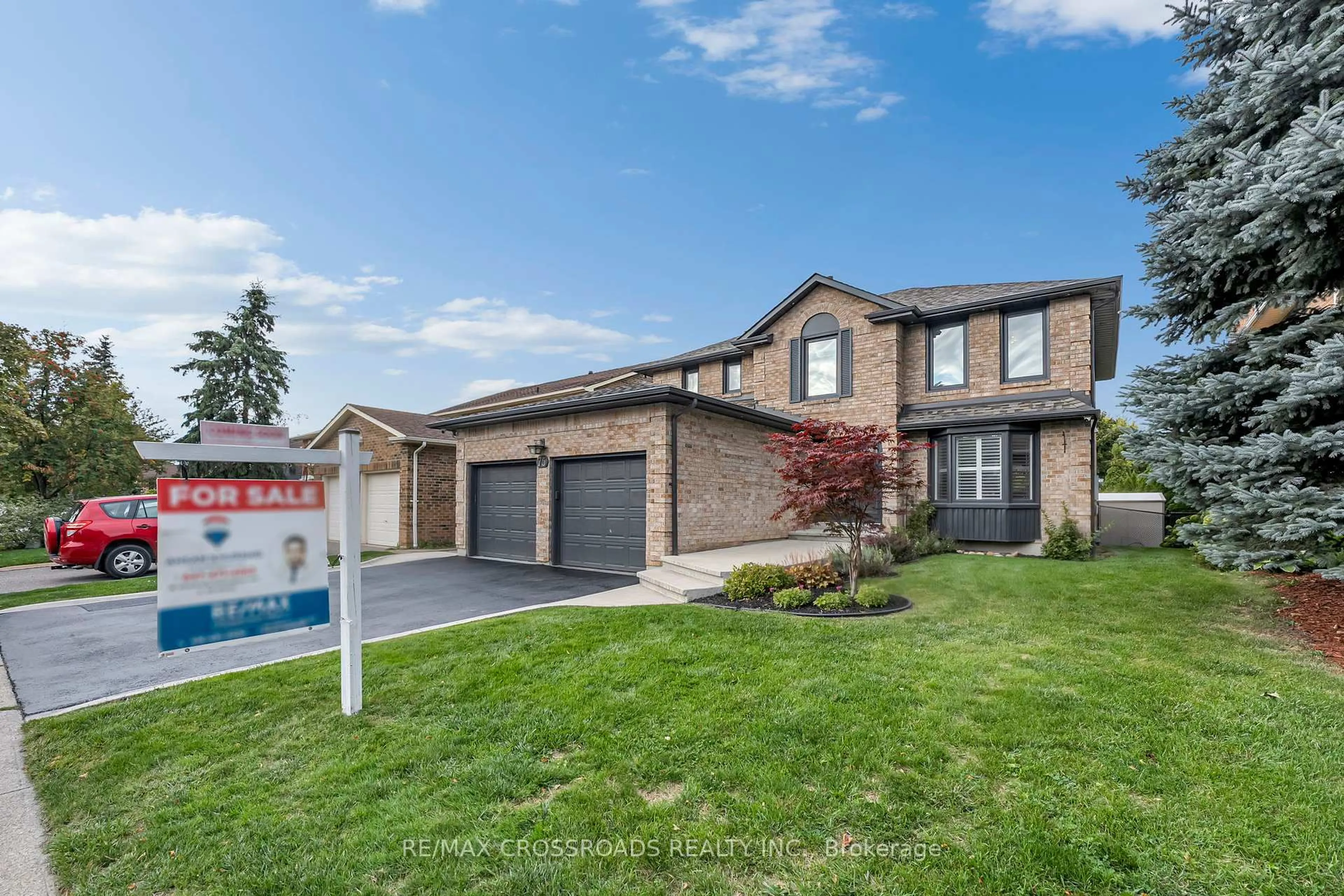 Home with brick exterior material, street for 75 Barr Cres, Brampton Ontario L6Z 3E3
