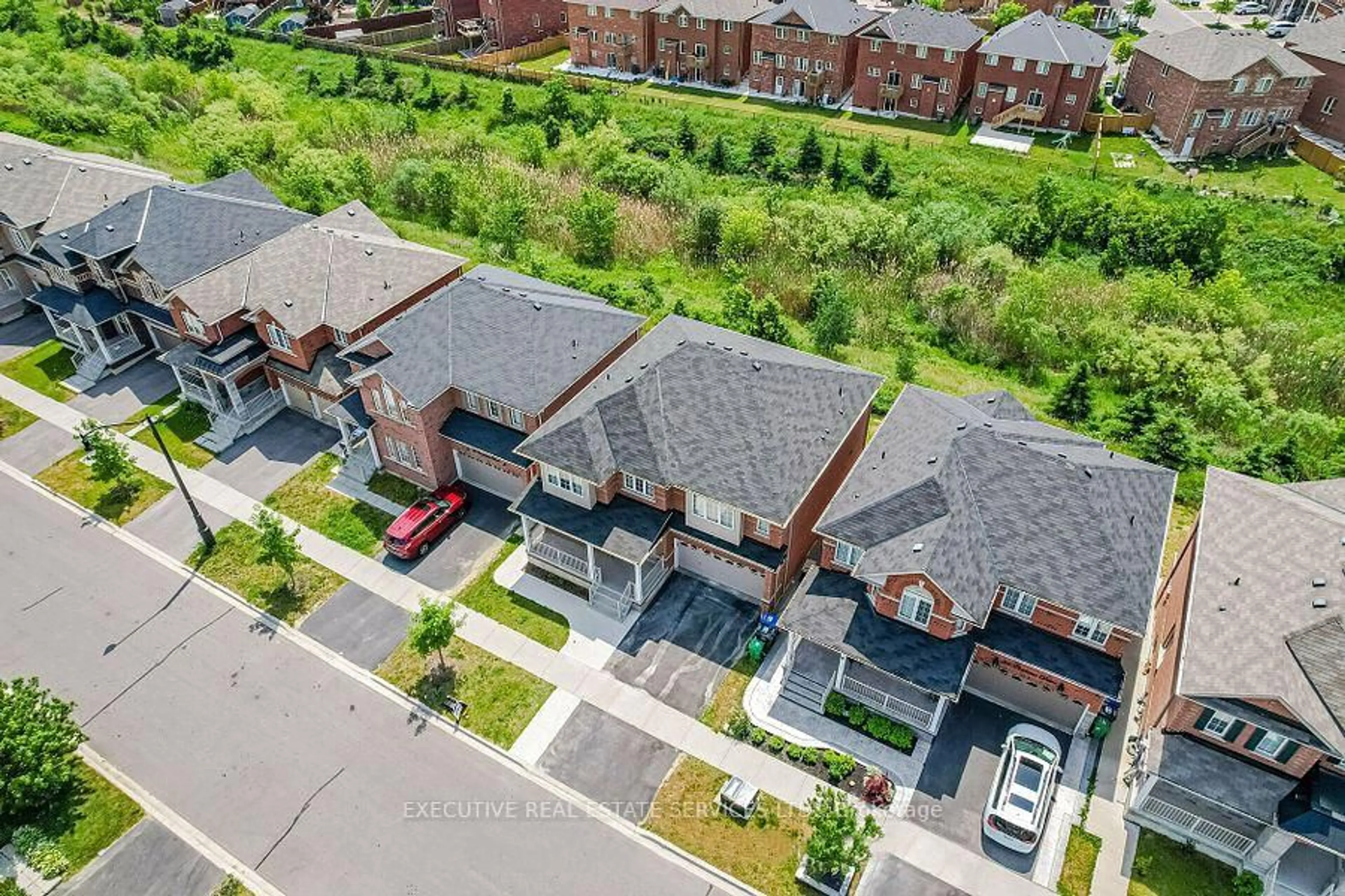 A pic from outside/outdoor area/front of a property/back of a property/a pic from drone, street for 36 Cookview Dr, Brampton Ontario L6R 3T6