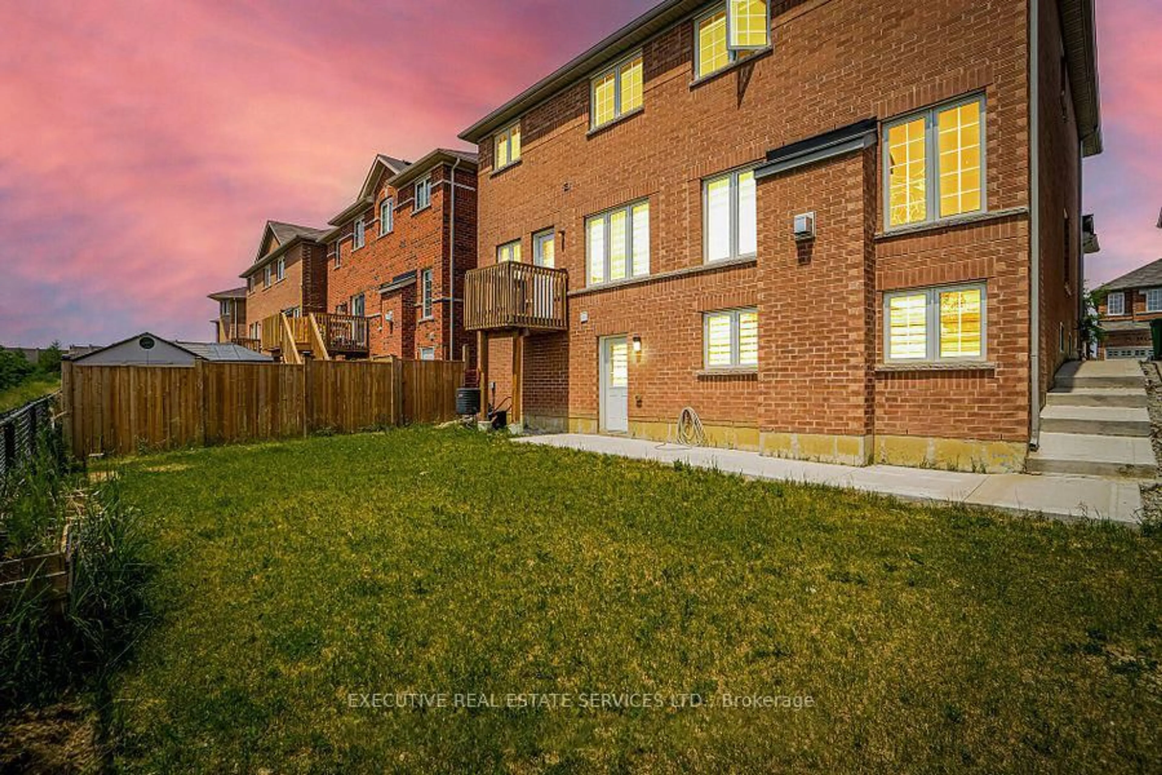 A pic from outside/outdoor area/front of a property/back of a property/a pic from drone, street for 36 Cookview Dr, Brampton Ontario L6R 3T6