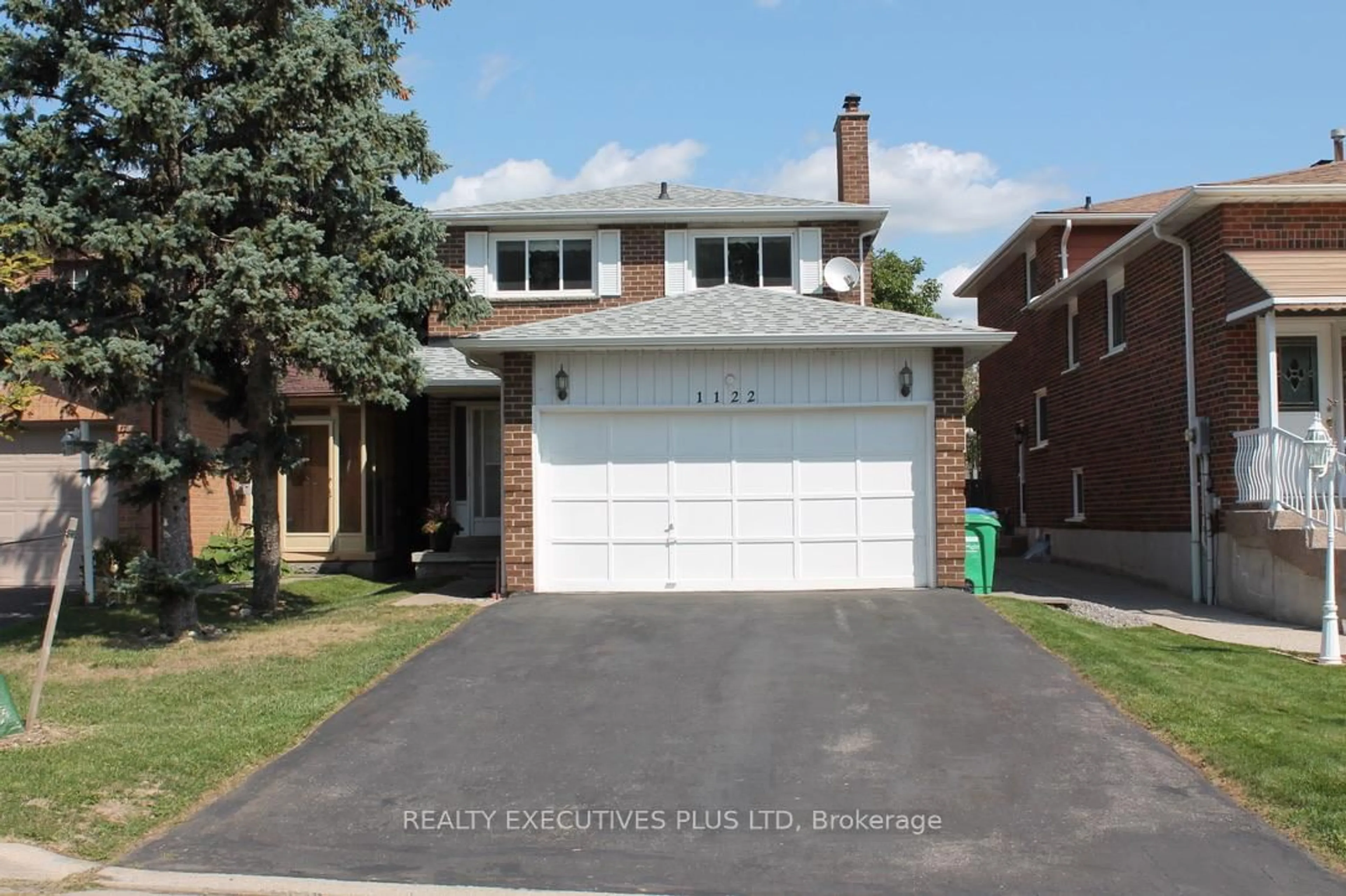 Home with brick exterior material, street for 1122 Highgate Pl, Mississauga Ontario L4W 3H4