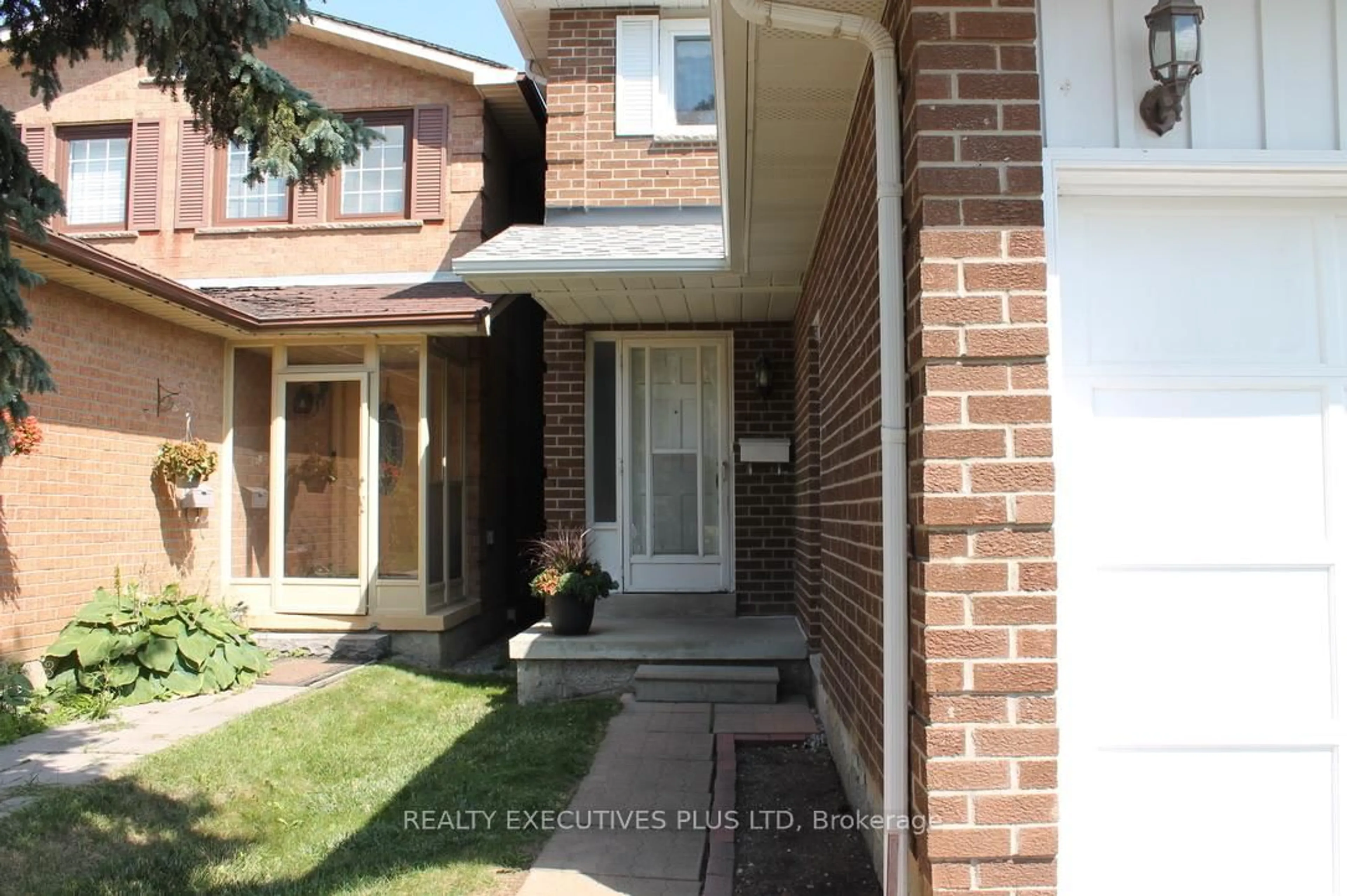 Home with brick exterior material, street for 1122 Highgate Pl, Mississauga Ontario L4W 3H4