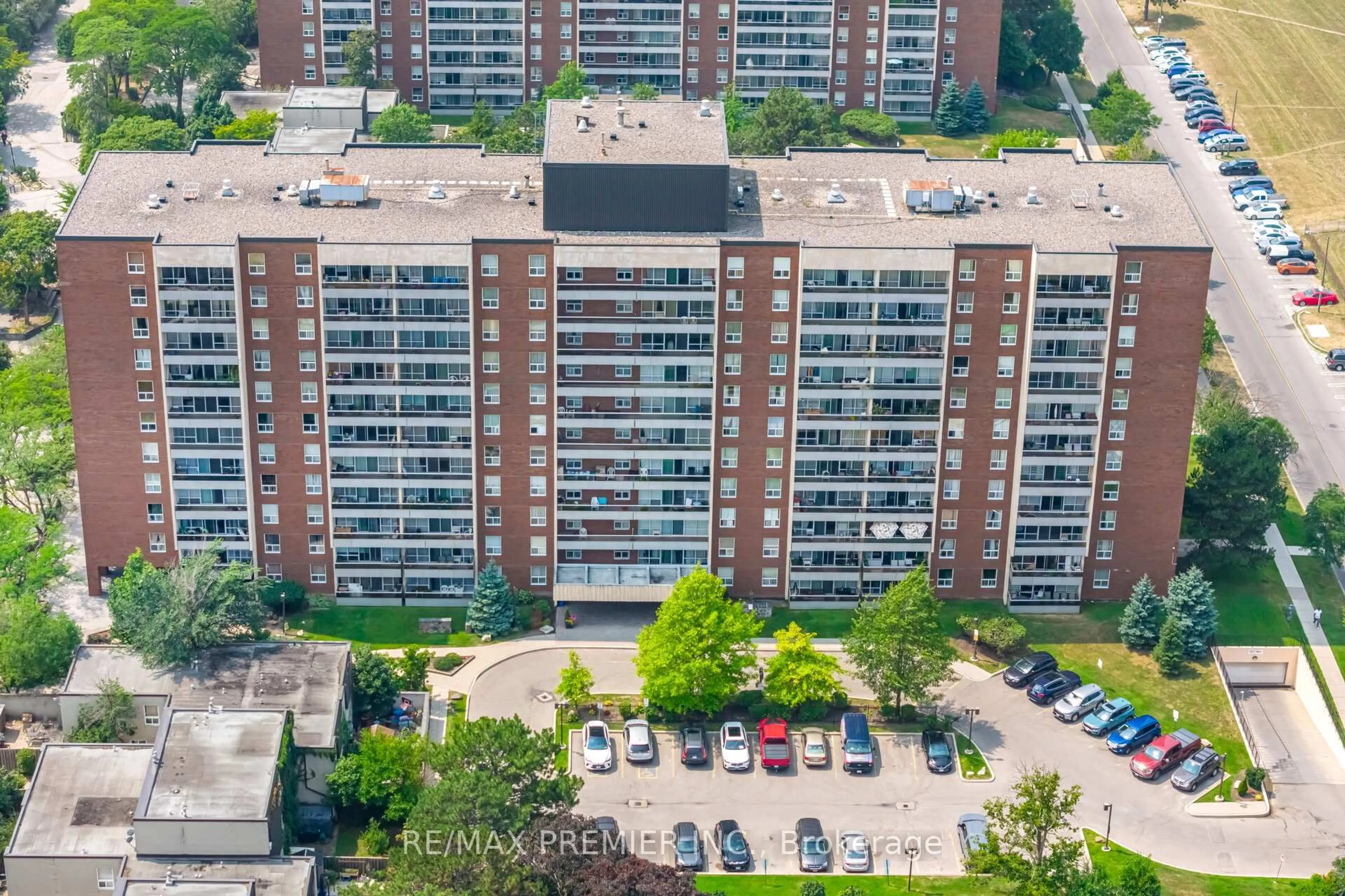 A pic from outside/outdoor area/front of a property/back of a property/a pic from drone, city buildings view from balcony for 25 Four Winds Dr #811, Toronto Ontario M3J 1K8