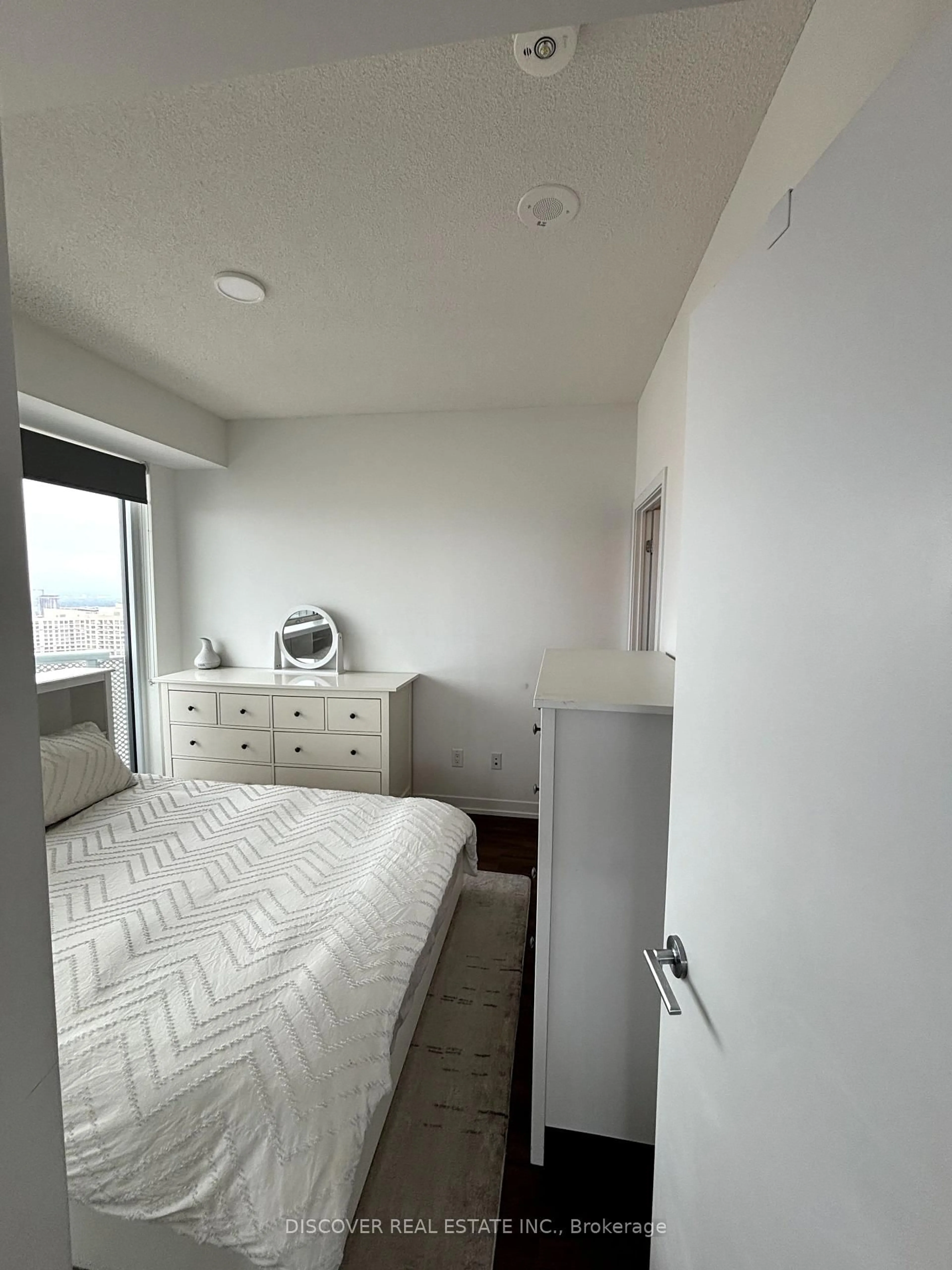 A pic of a room for 4065 Confederation Pkwy #3704, Mississauga Ontario L5B 0L4