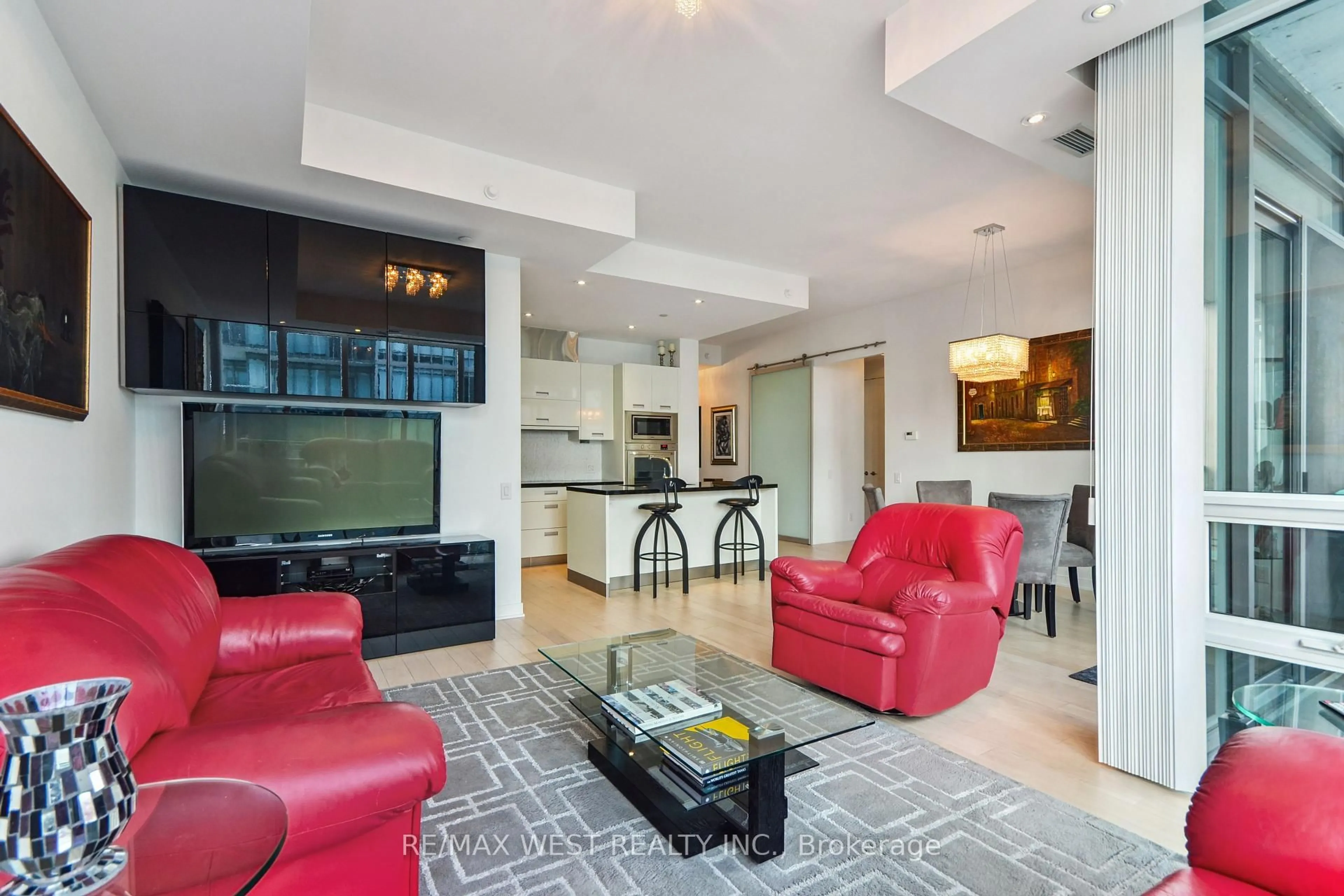 Living room with furniture, unknown for 88 Park Lawn Rd #2906, Toronto Ontario M8Y 0B5