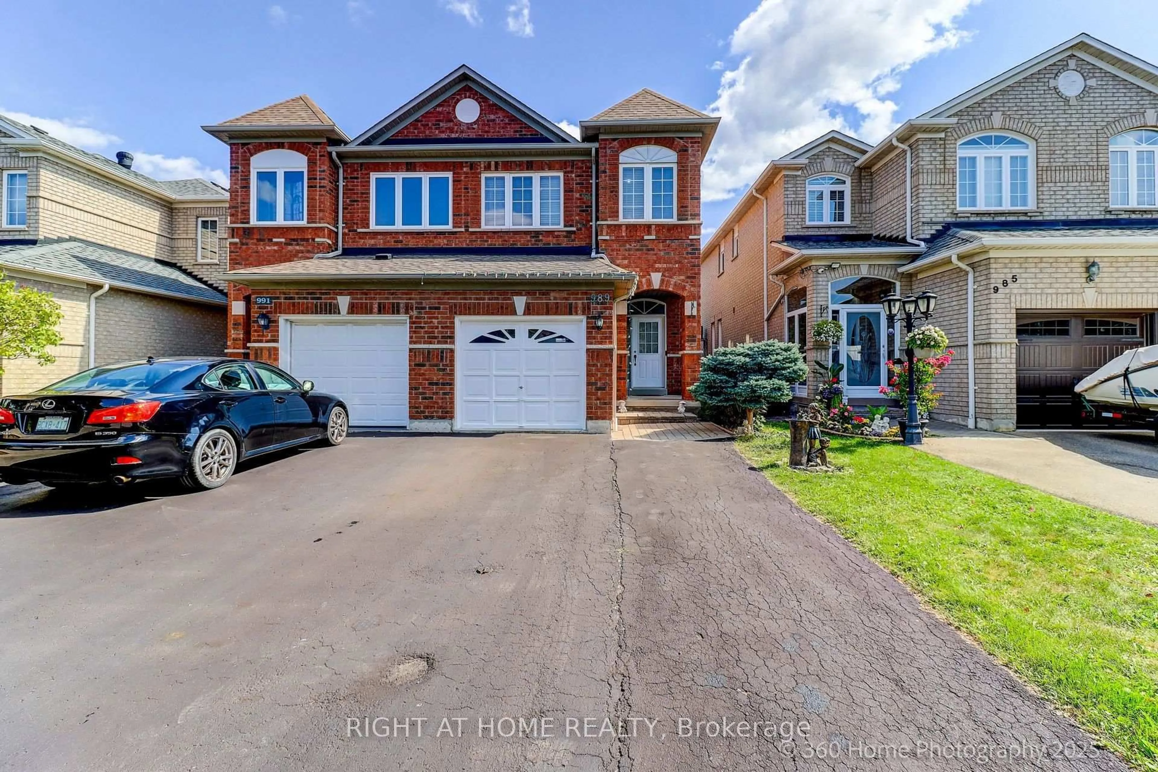 Home with brick exterior material, street for 989 Ledbury Cres, Mississauga Ontario L5V 2R3