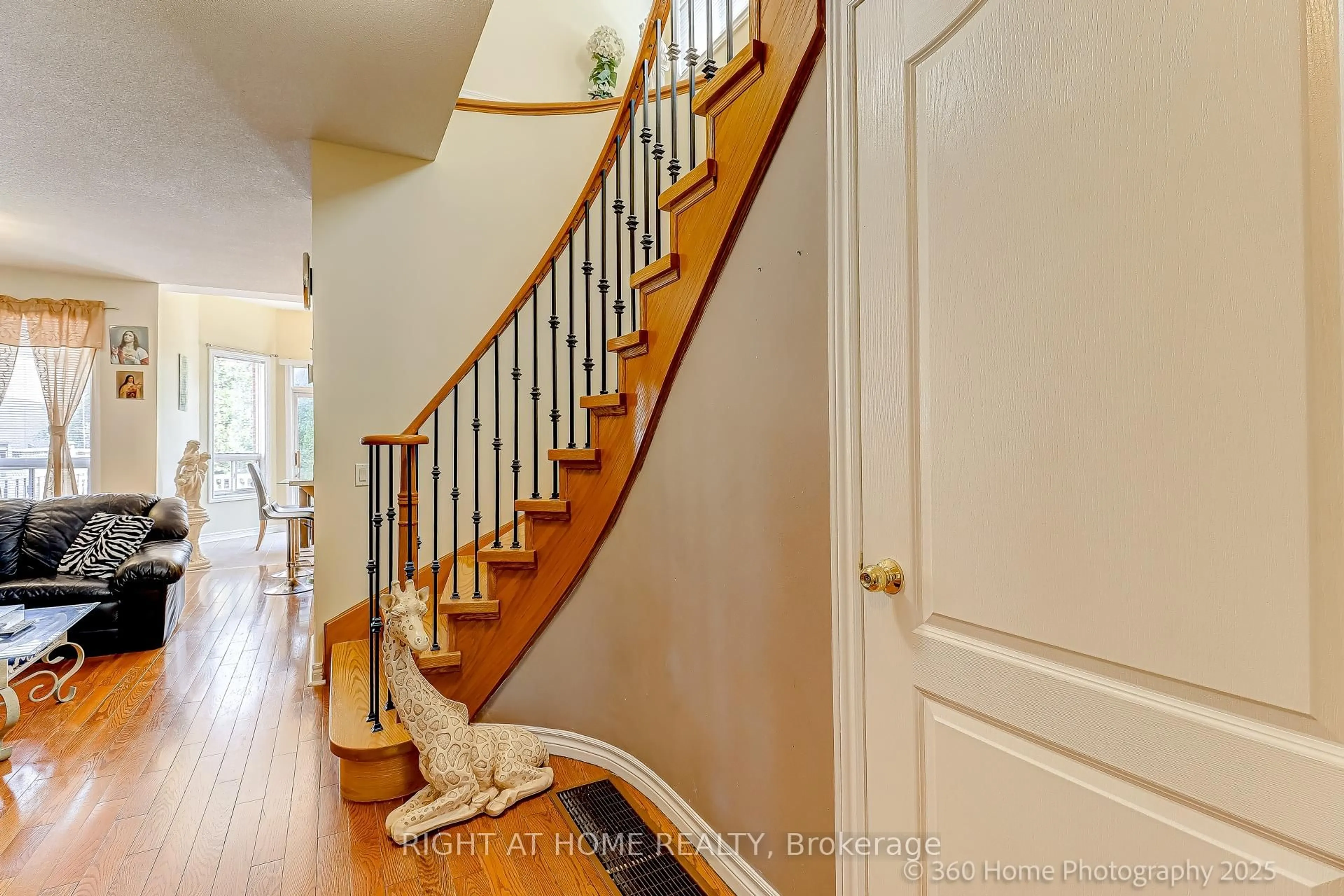 Indoor entryway for 989 Ledbury Cres, Mississauga Ontario L5V 2R3