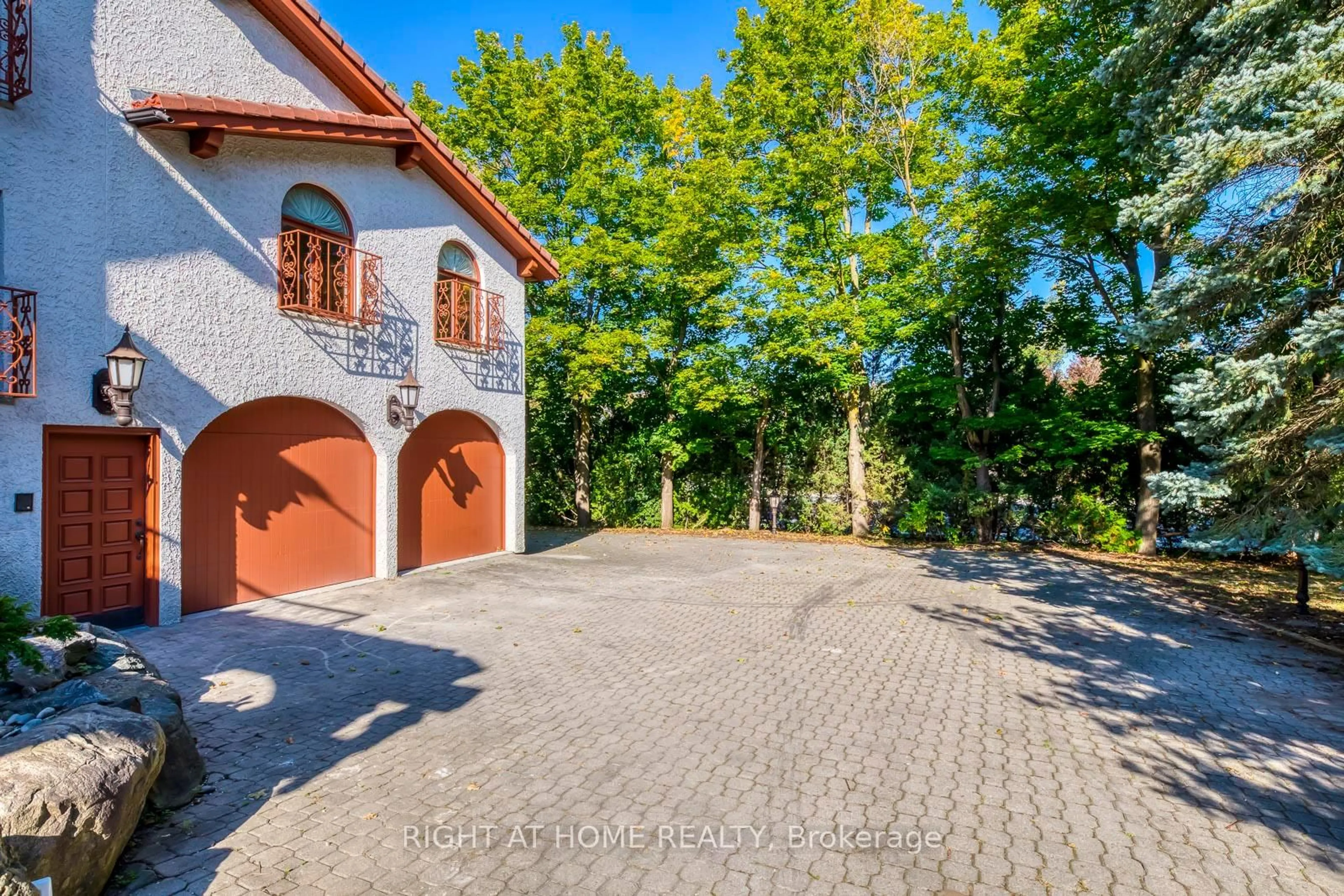 Patio, street for 1 Farmer's Lane, Caledon Ontario L7E 3K1