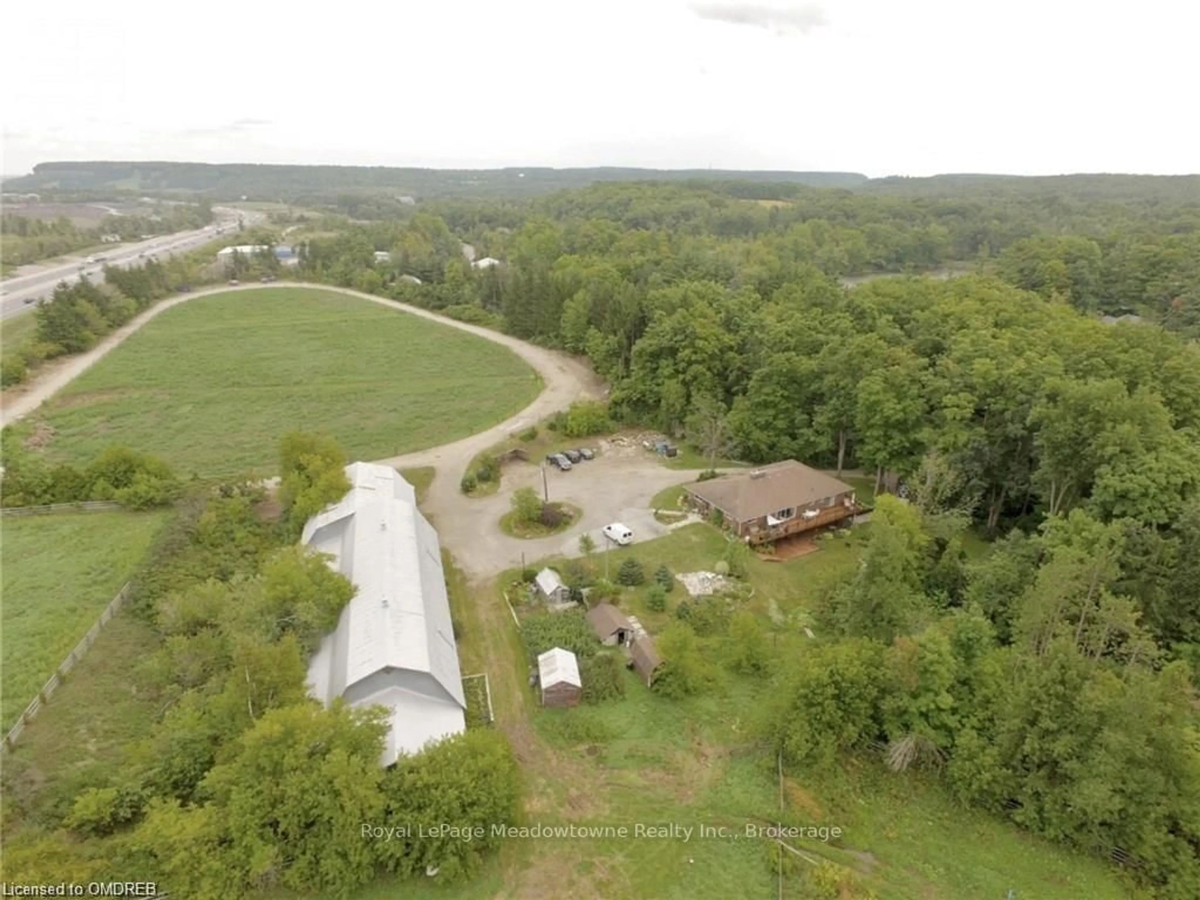 A pic from outside/outdoor area/front of a property/back of a property/a pic from drone, unknown for 225/269 CAMPBELL Ave, Milton Ontario L0P 1B0