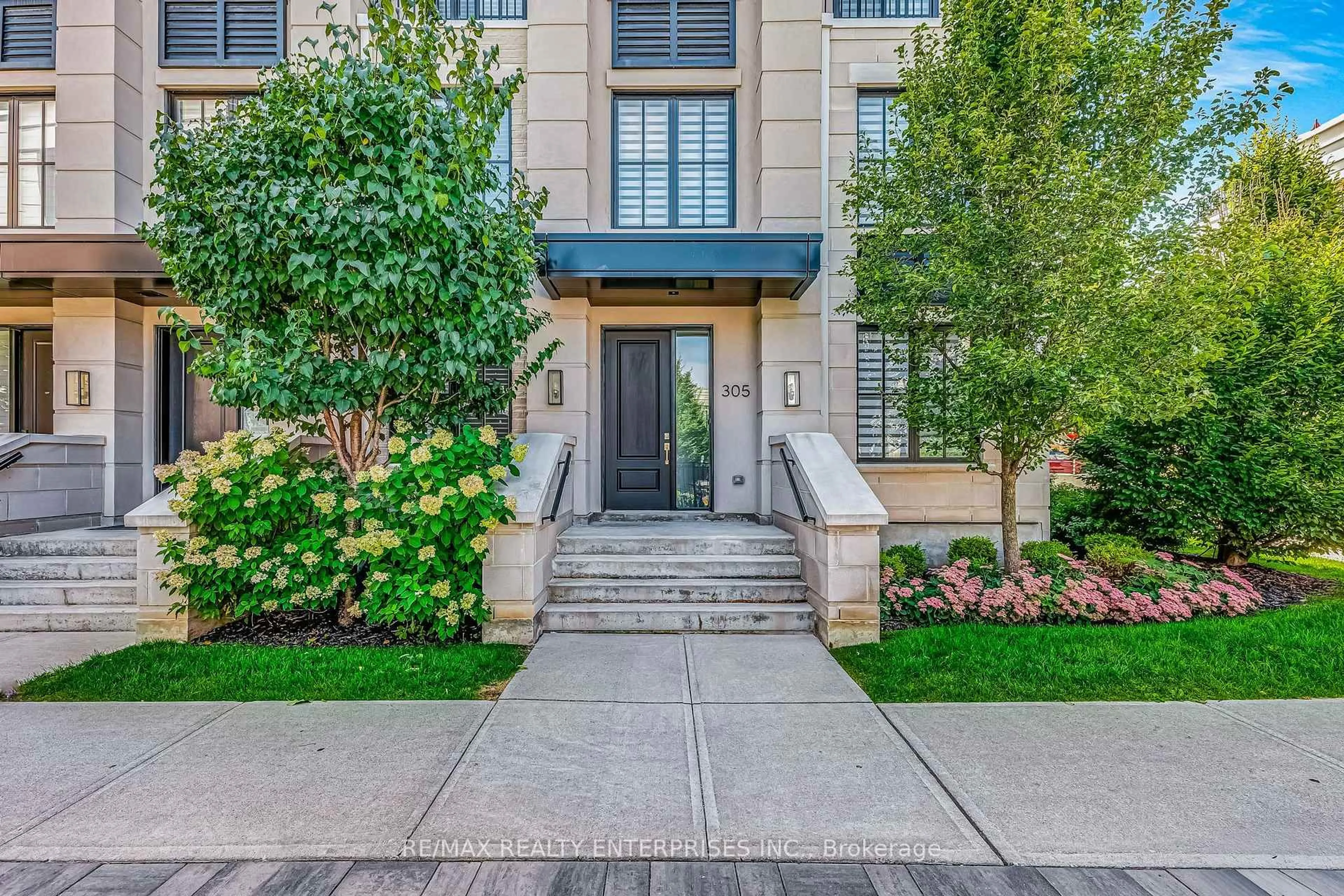 Indoor entryway for 1195 Gooseberry Lane #305, Mississauga Ontario L5G 0B7