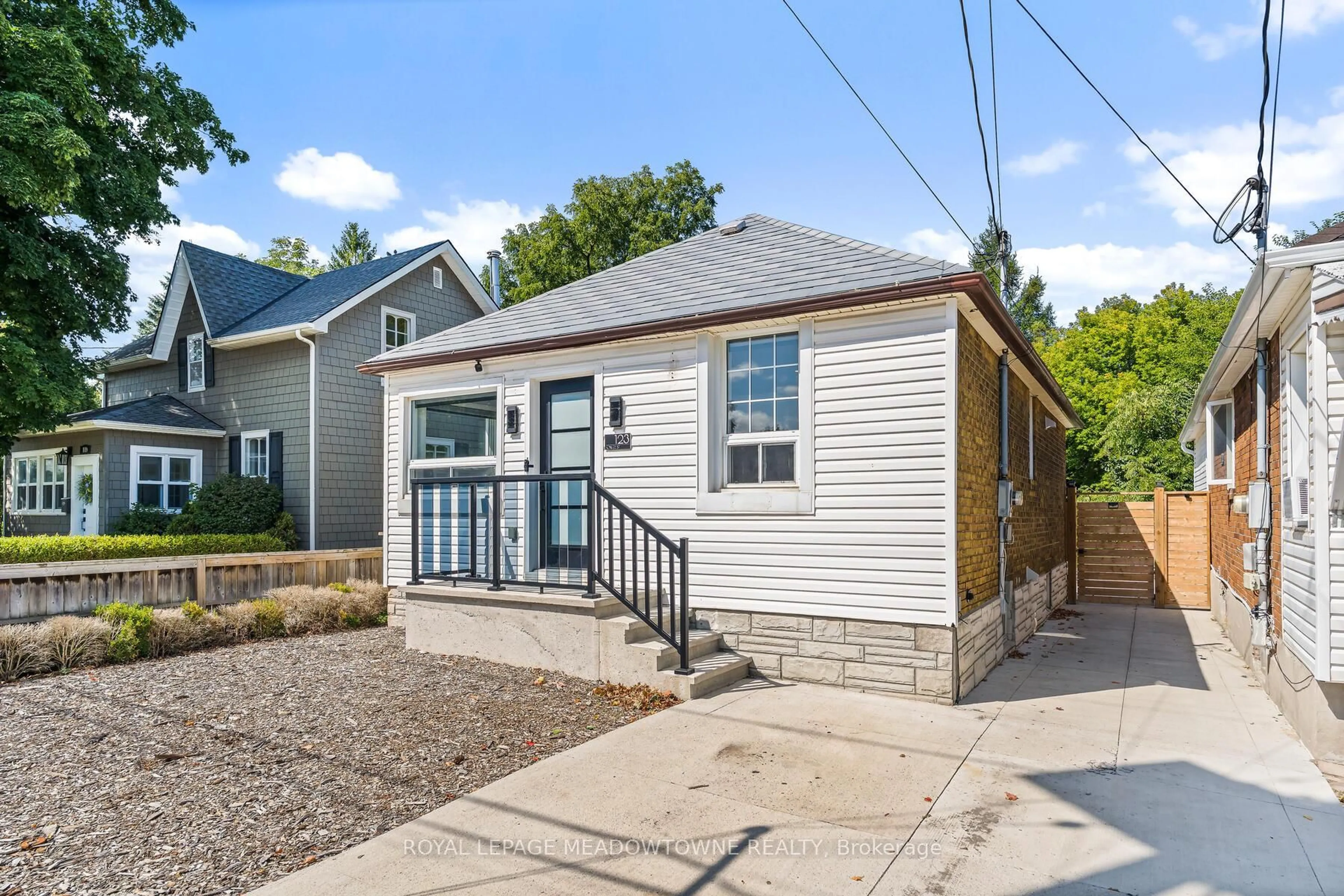Home with vinyl exterior material, street for 123 Bower St, Halton Hills Ontario L7J 1E4