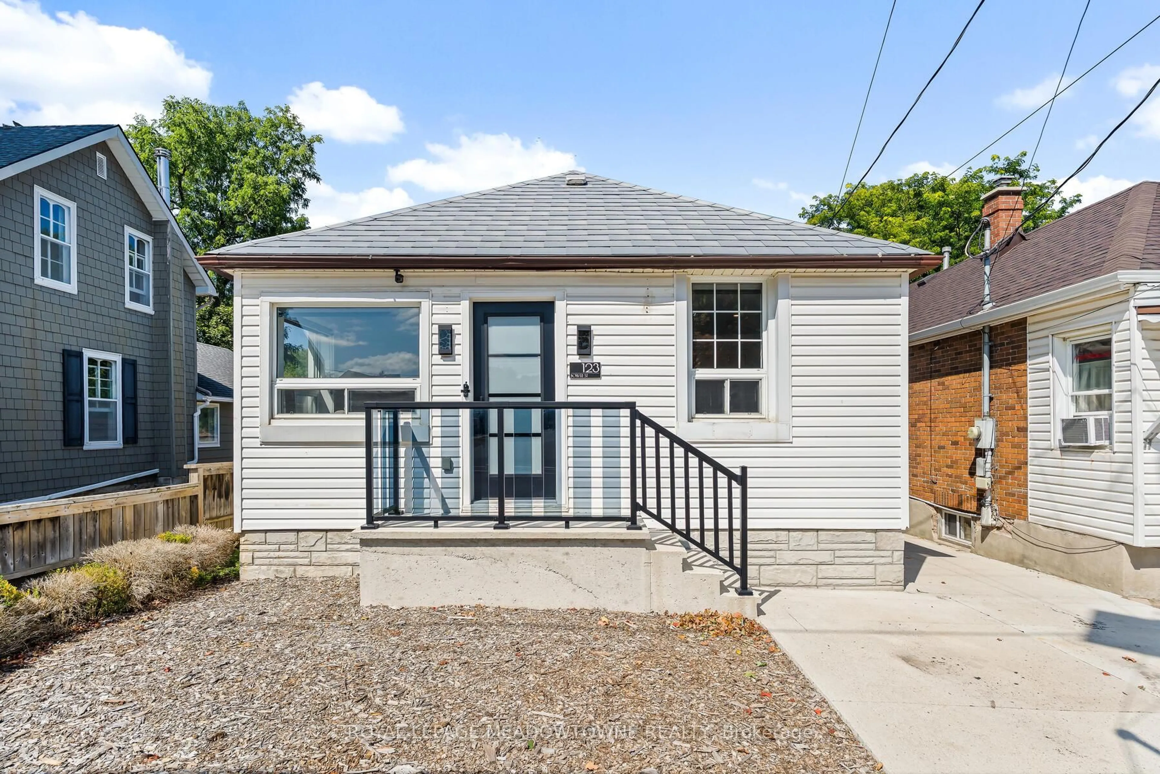 Home with vinyl exterior material, street for 123 Bower St, Halton Hills Ontario L7J 1E4