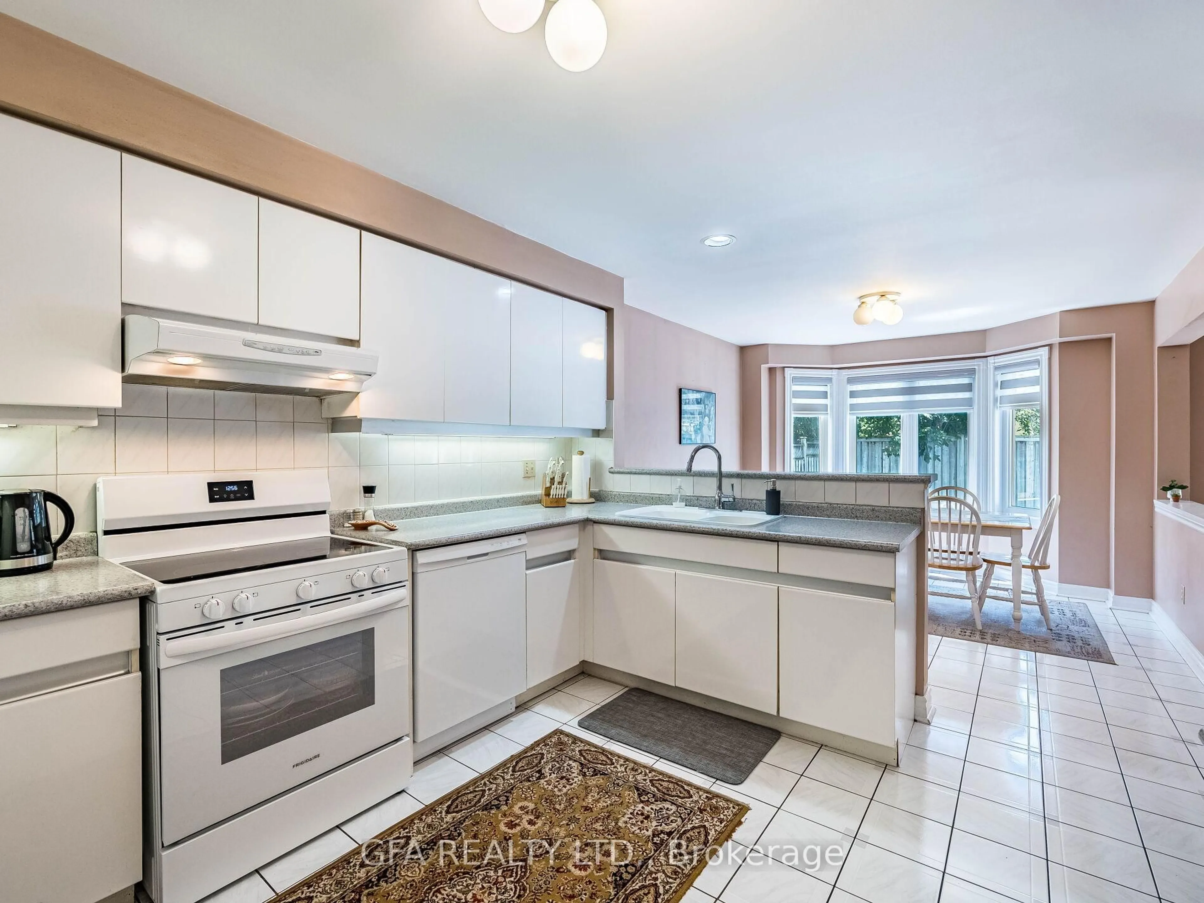Open concept kitchen, ceramic/tile floor for 5580 Middlebury Dr, Mississauga Ontario L5M 5G8
