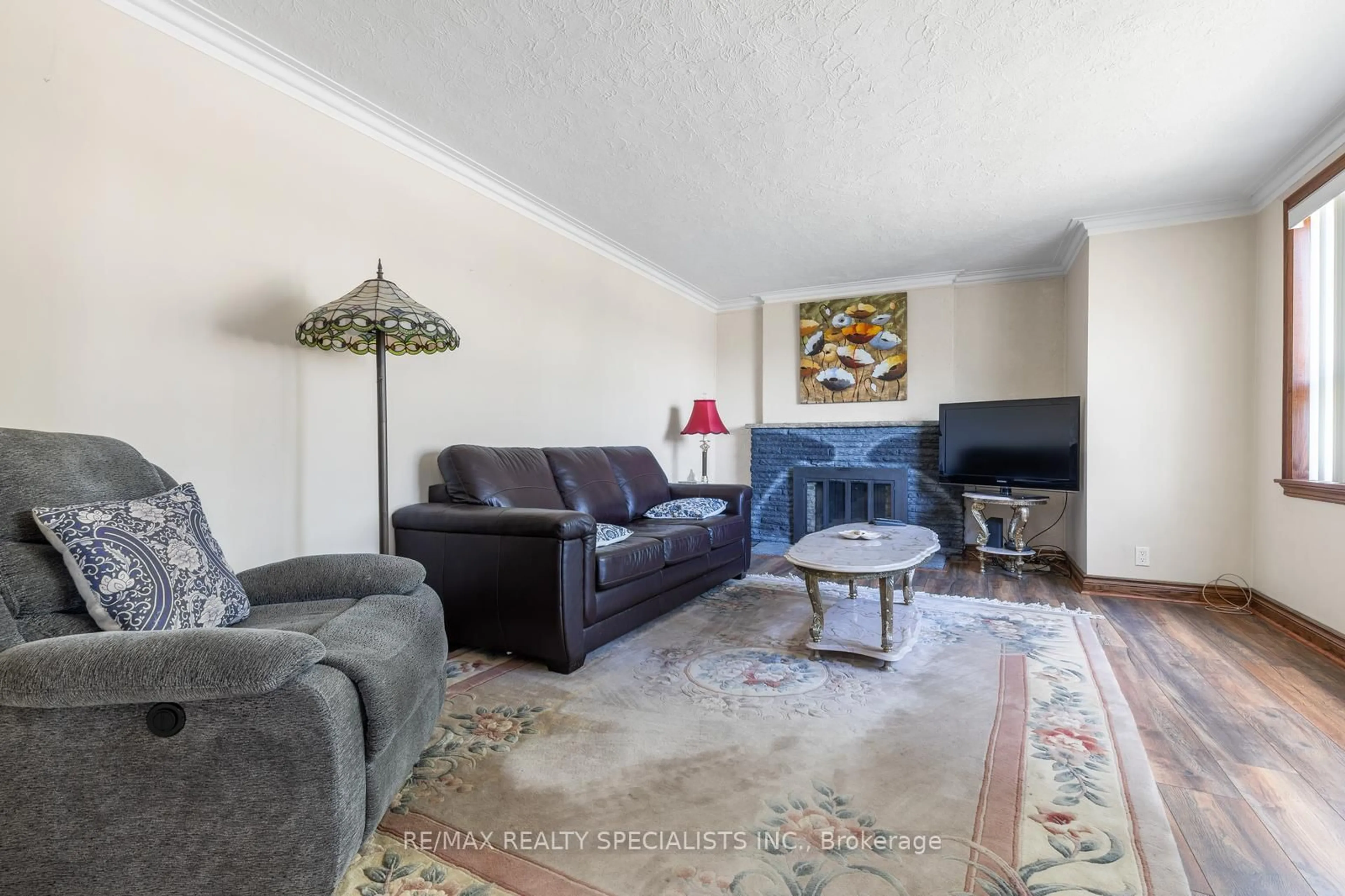 Living room with furniture, unknown for 577 Rustic Rd, Toronto Ontario M6L 1Y2
