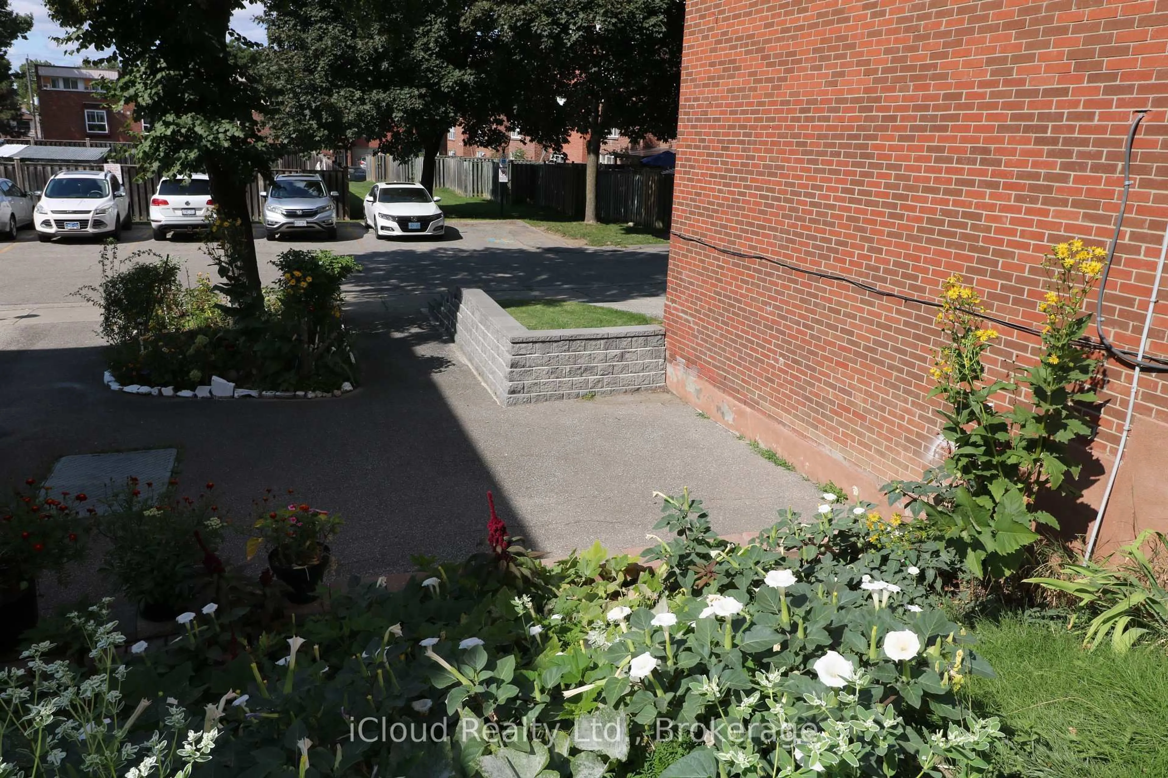A pic from outside/outdoor area/front of a property/back of a property/a pic from drone, street for 57 John Cabot Way, Toronto Ontario M3N 2T5