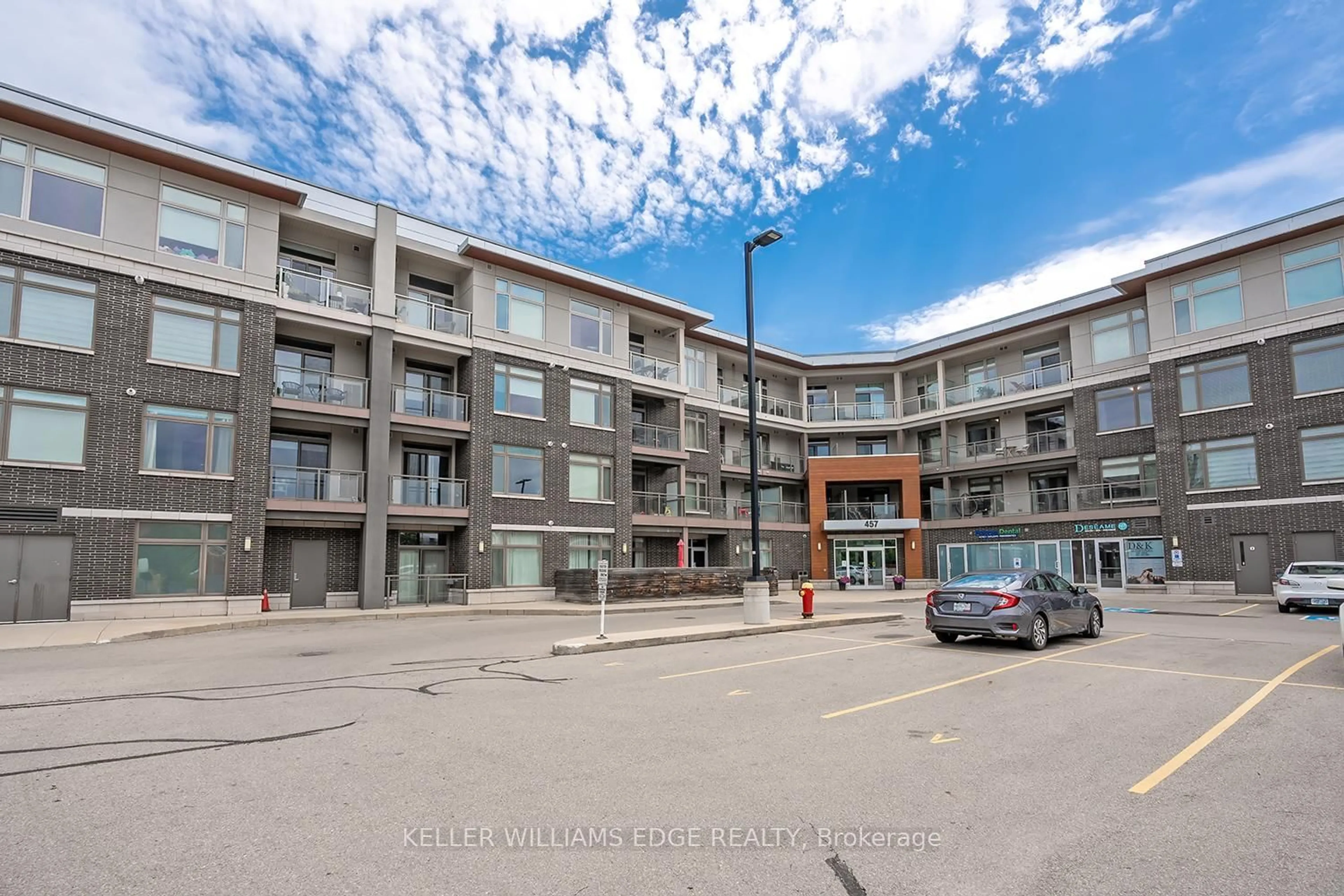 Patio, building for 457 Plains Rd #209, Burlington Ontario L7T 0B8