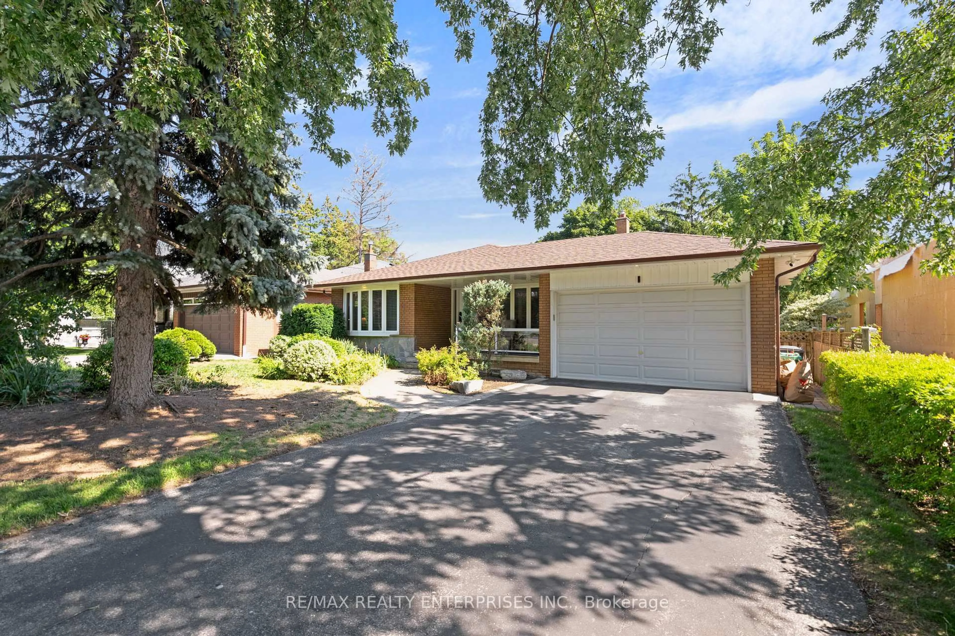 Home with brick exterior material, street for 268 Mineola Rd, Mississauga Ontario L5G 2G3