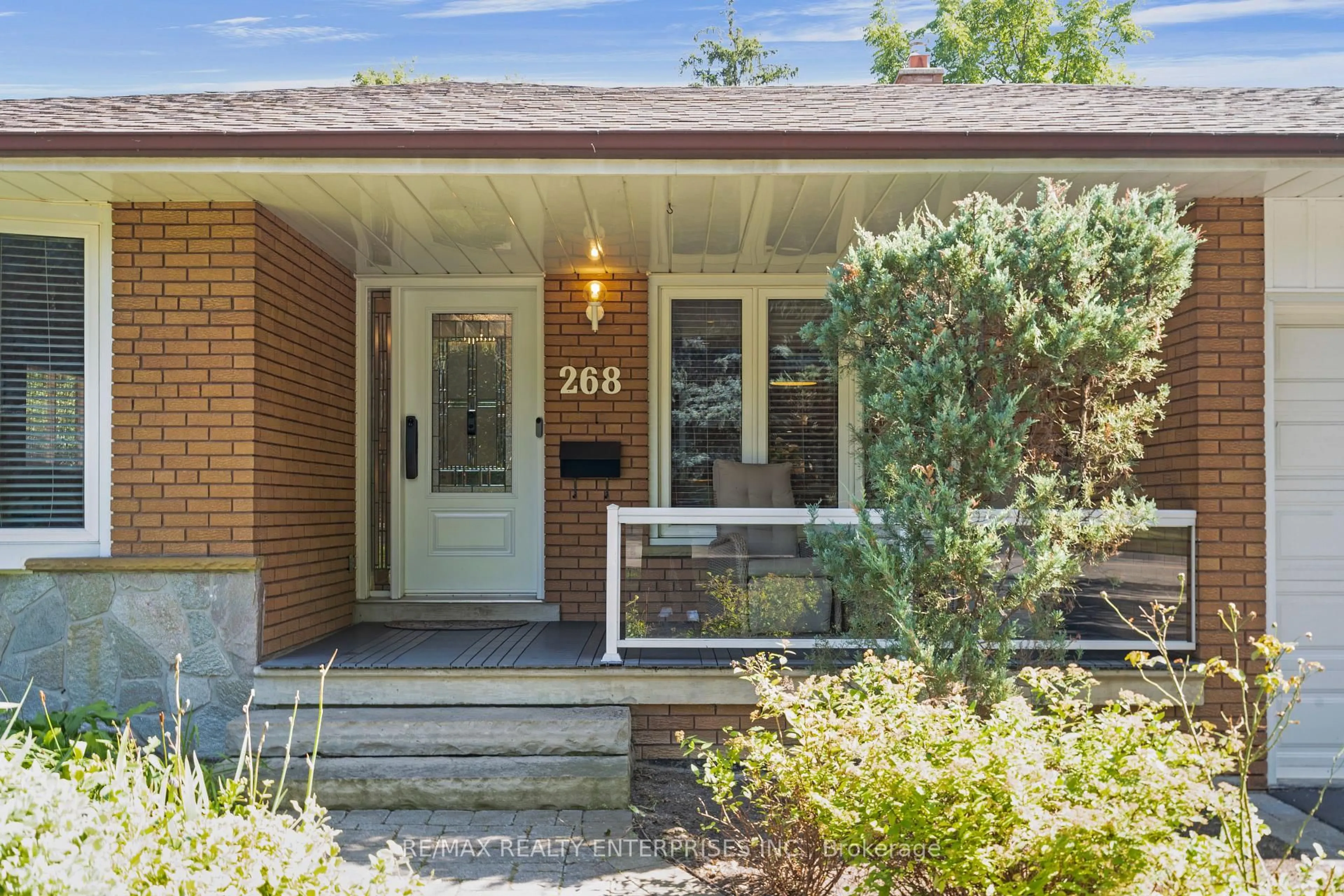 Home with brick exterior material, street for 268 Mineola Rd, Mississauga Ontario L5G 2G3
