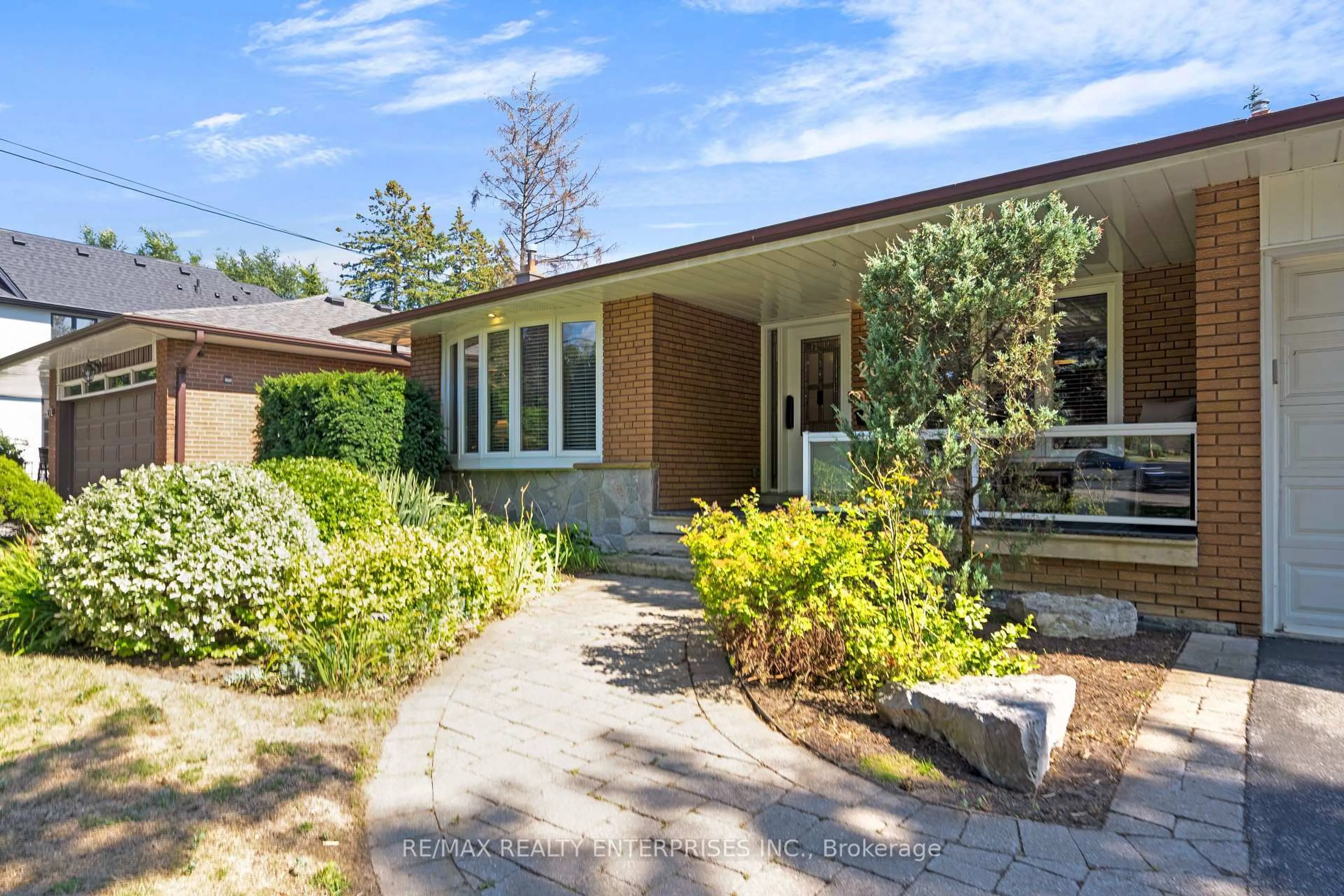 Home with brick exterior material, street for 268 Mineola Rd, Mississauga Ontario L5G 2G3