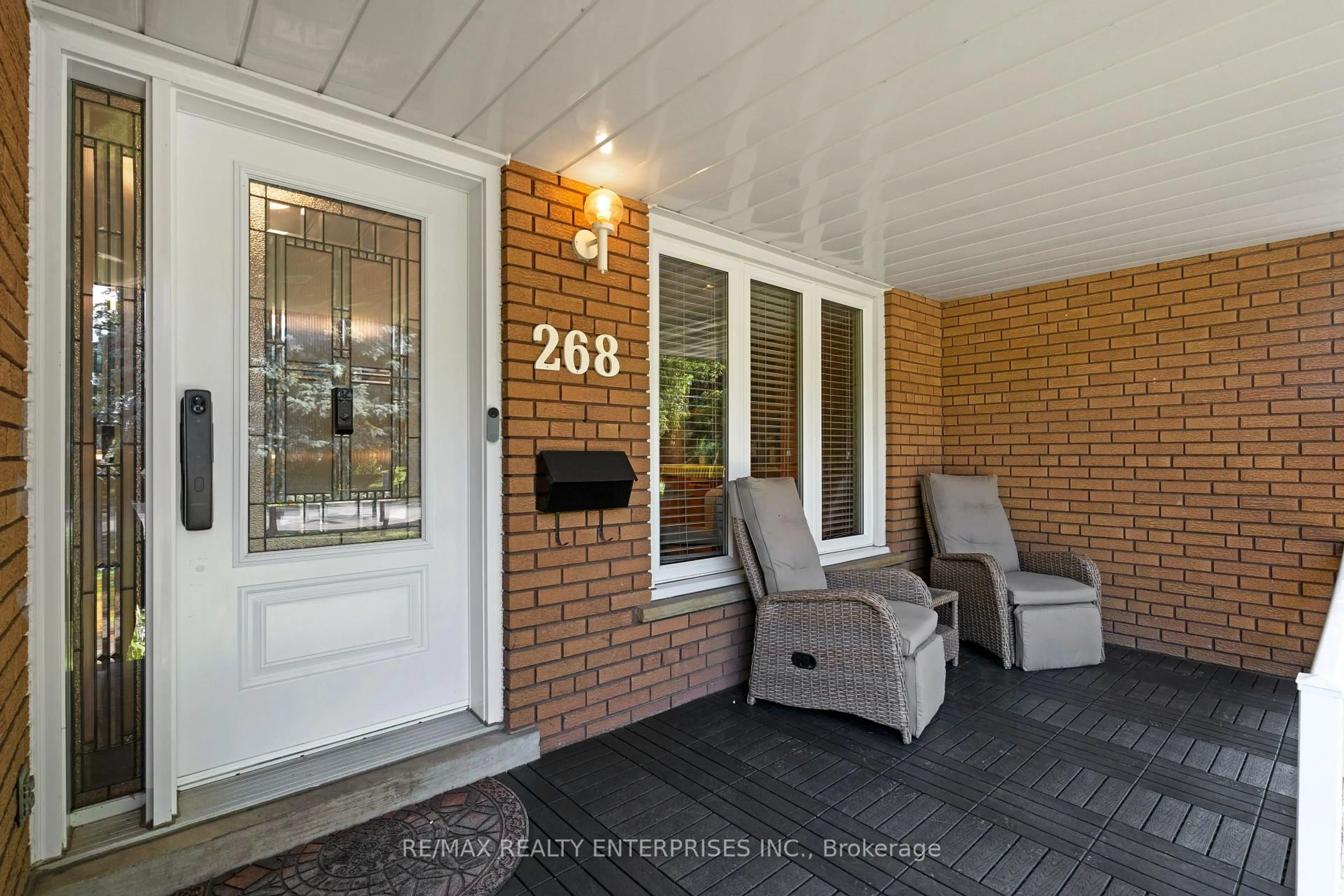Indoor entryway for 268 Mineola Rd, Mississauga Ontario L5G 2G3