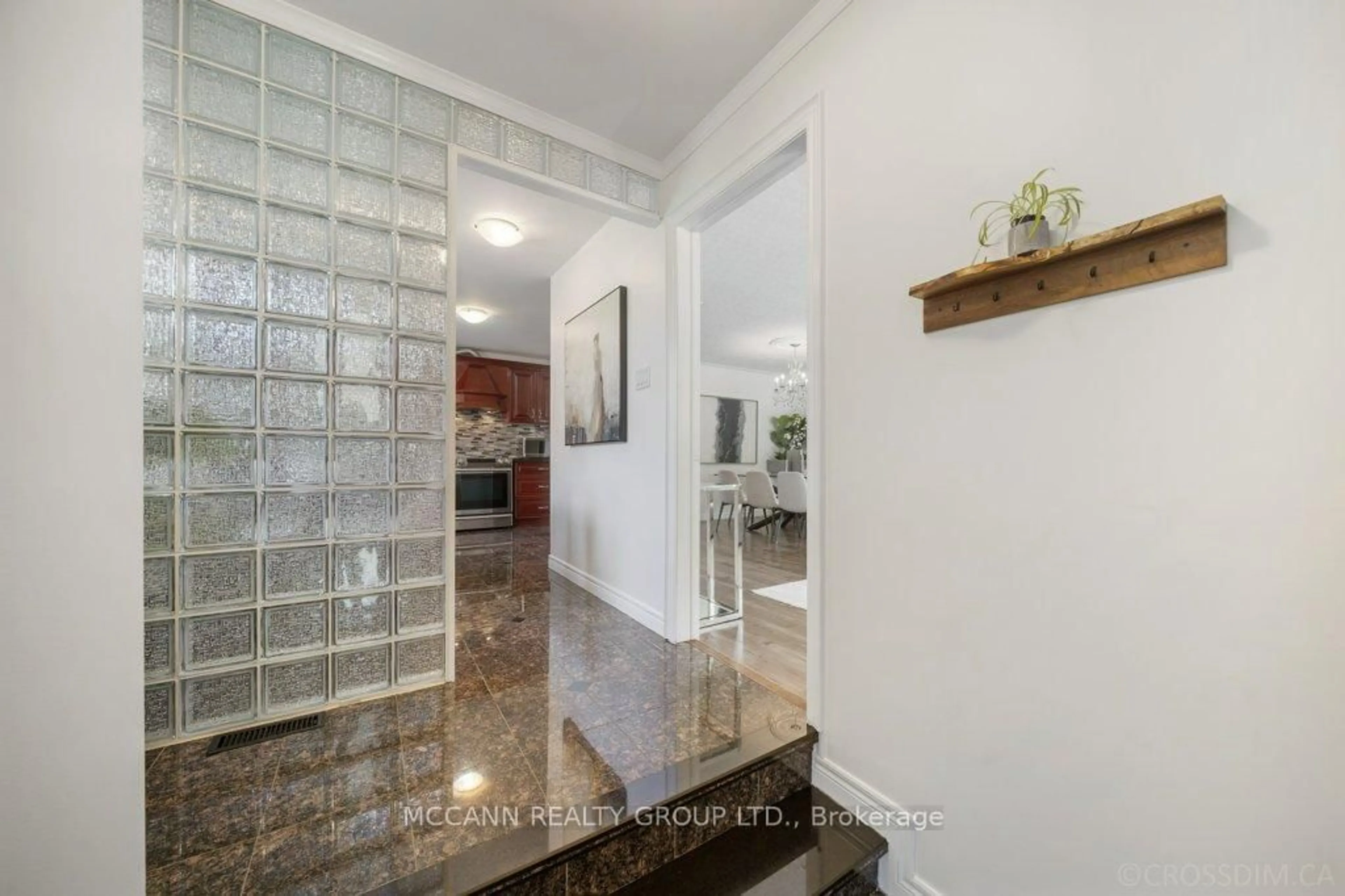 Indoor entryway for 7 Carswell Pl, Toronto Ontario M9R 3K6