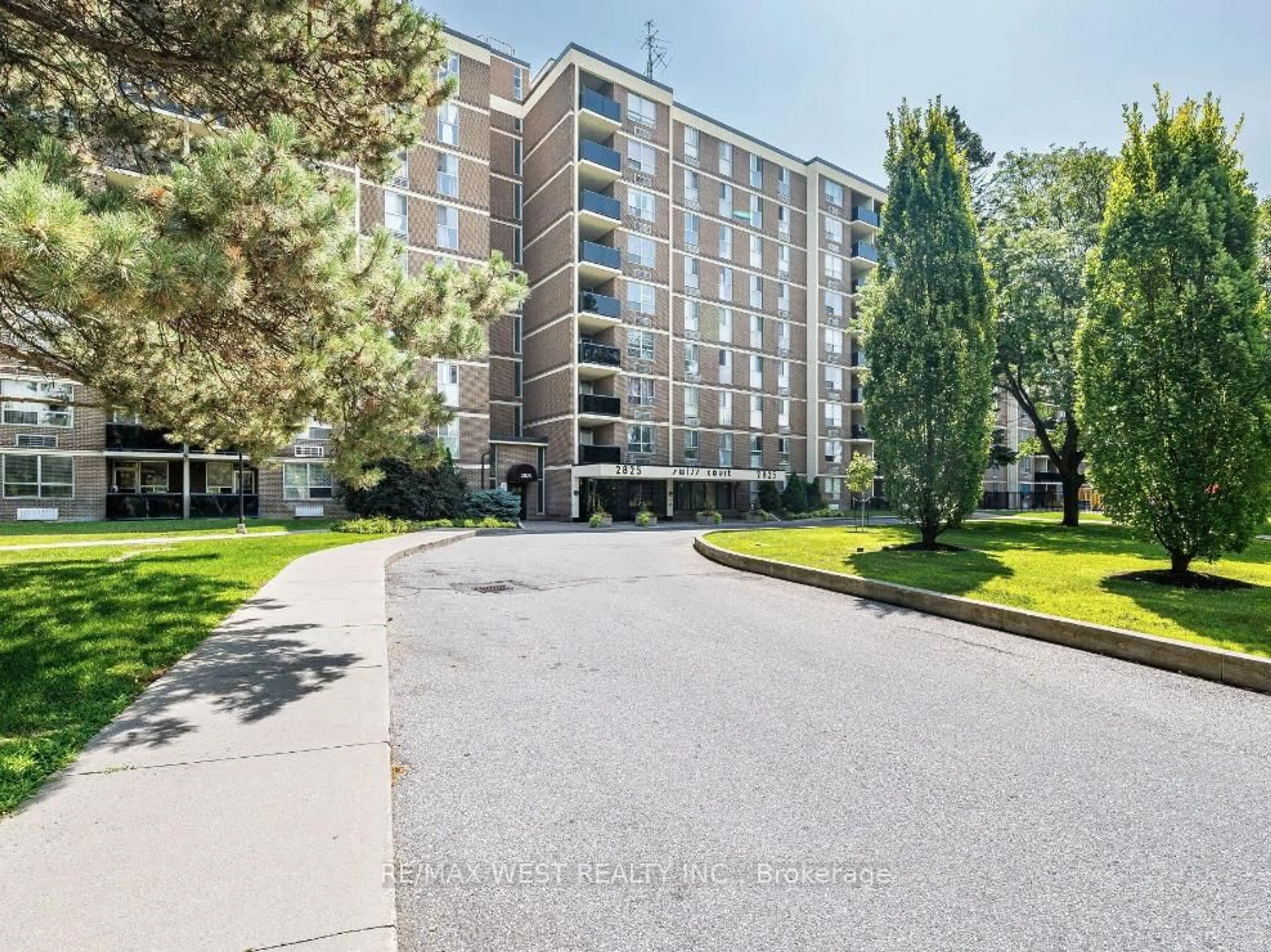 A pic from outside/outdoor area/front of a property/back of a property/a pic from drone, unknown for 2825 Islington Ave #102, Toronto Ontario M9L 2K1