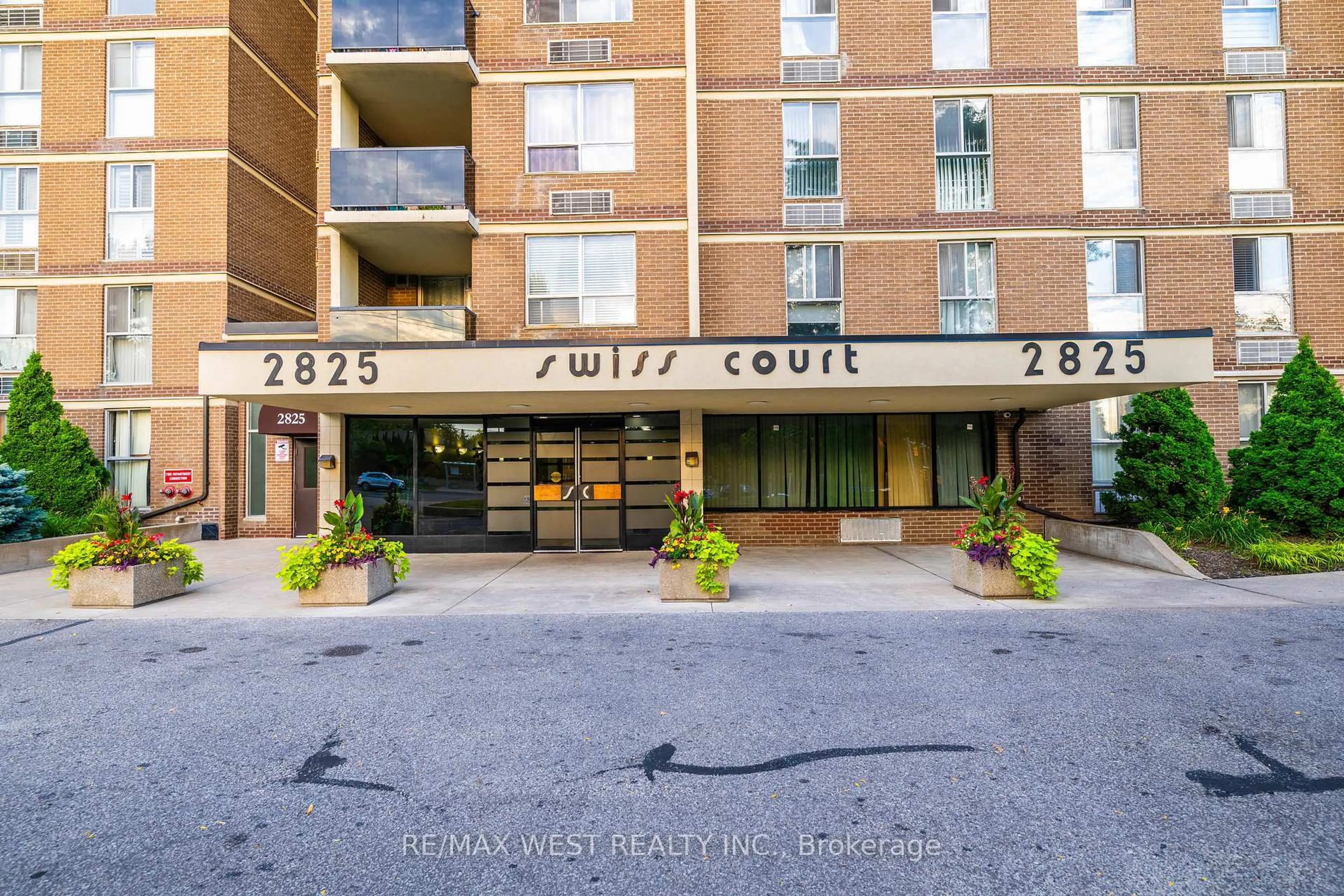 Indoor foyer for 2825 Islington Ave #102, Toronto Ontario M9L 2K1