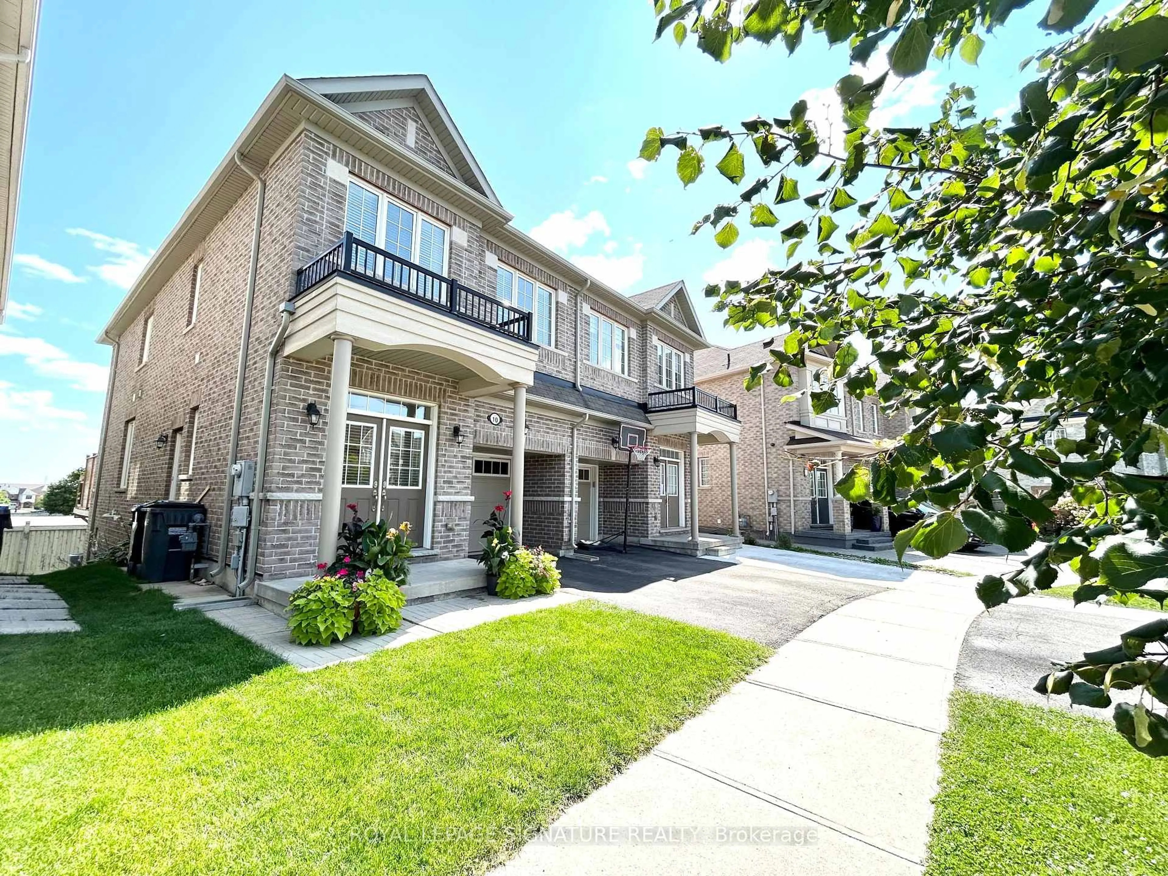 Home with brick exterior material, street for 10 Zanetta Cres, Brampton Ontario L6Y 6A3