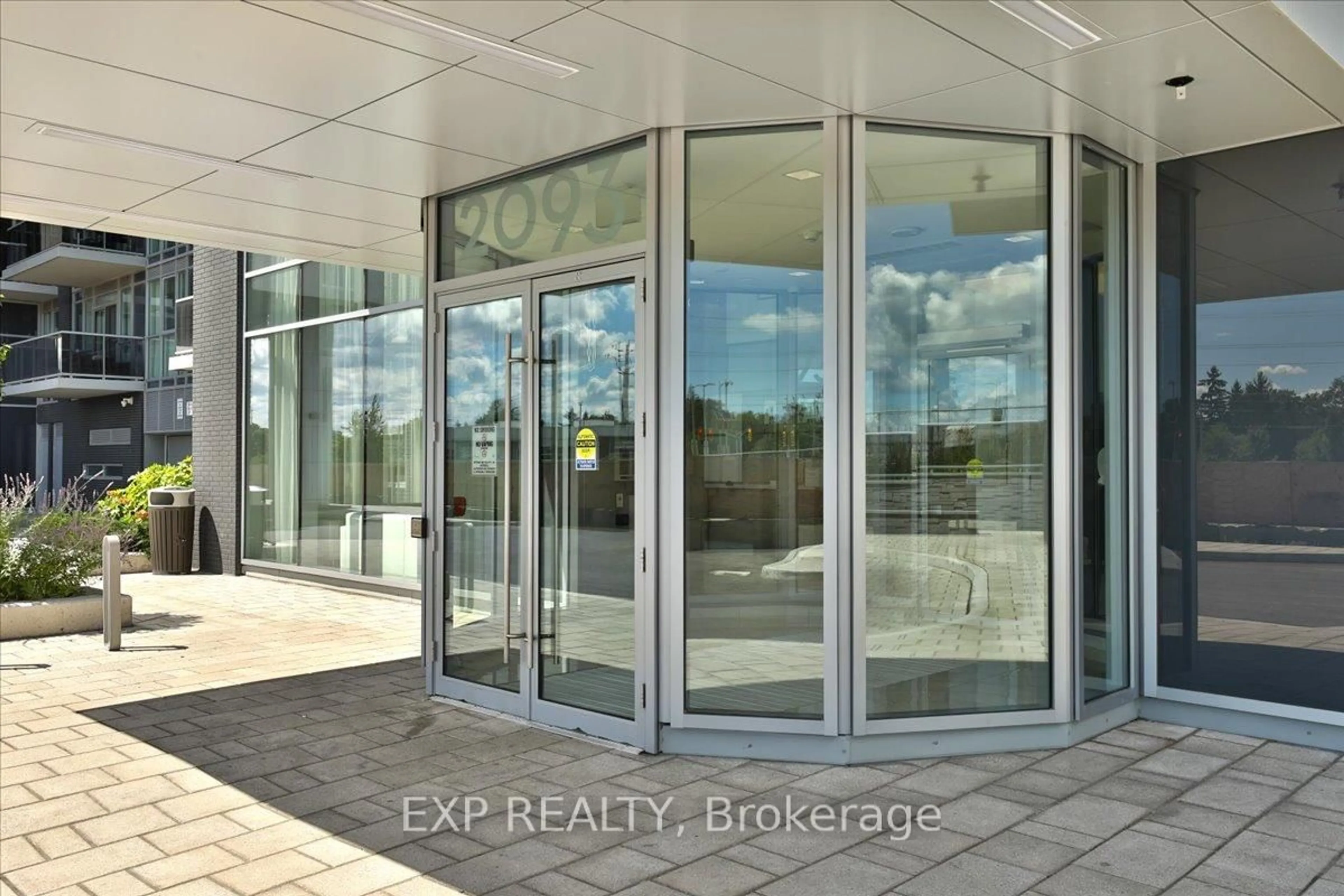 Unknown for 2093 Fairview St #913, Burlington Ontario L7R 0B4