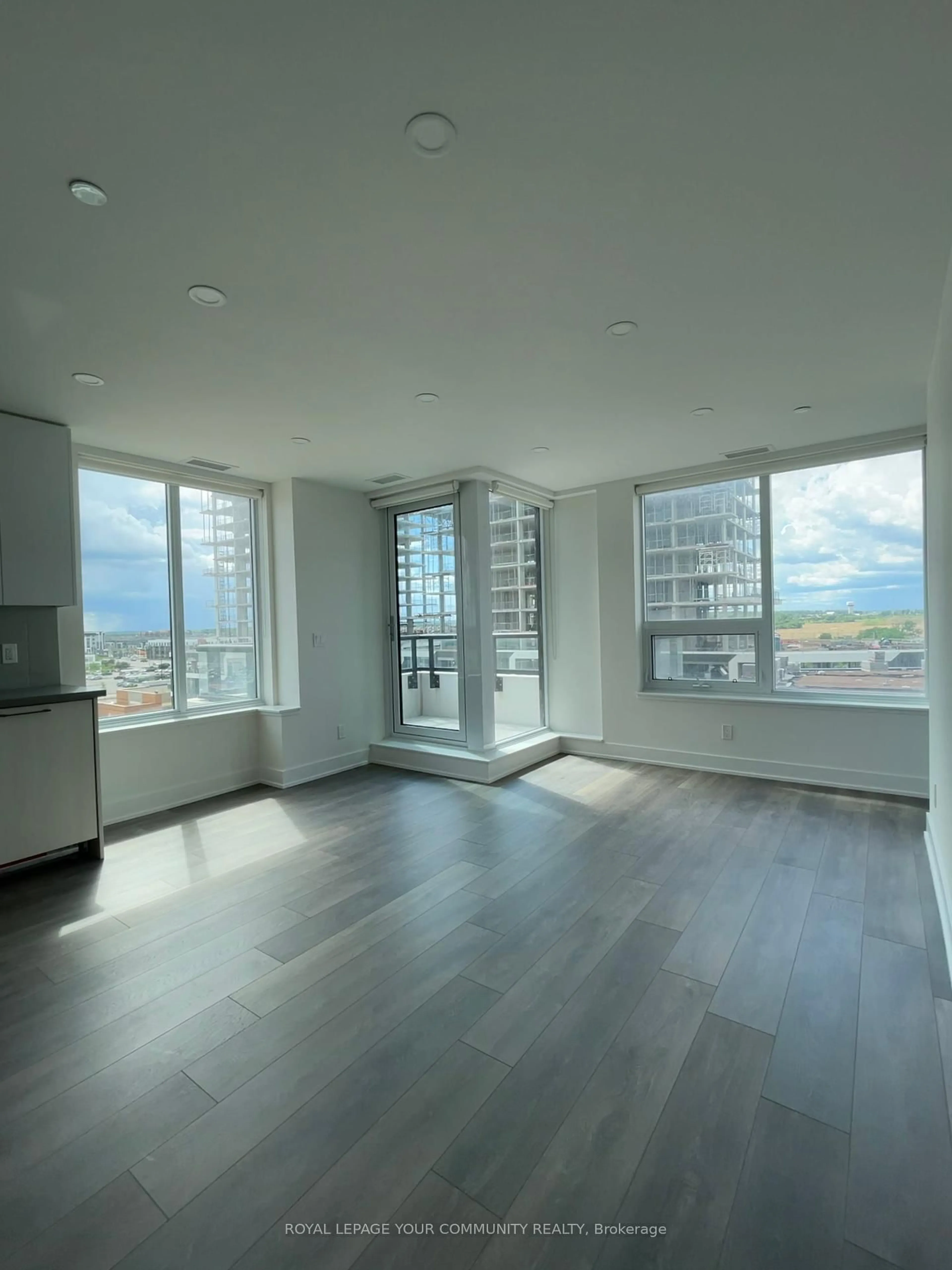 A pic of a room for 297 Oak Walk Dr #604, Oakville Ontario L6H 3R6