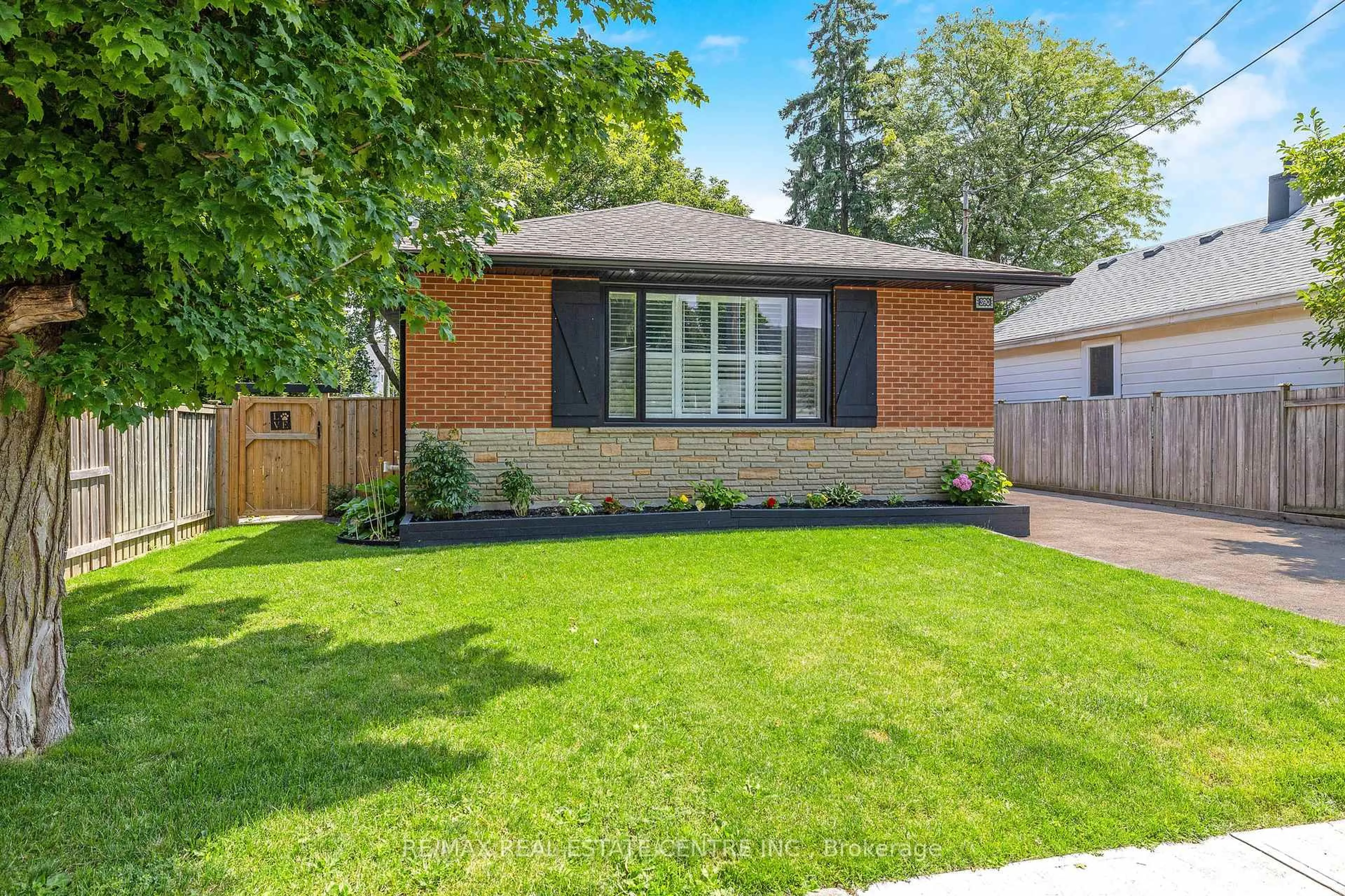 Home with brick exterior material, street for 390 Woodward Ave, Milton Ontario L9T 1V4
