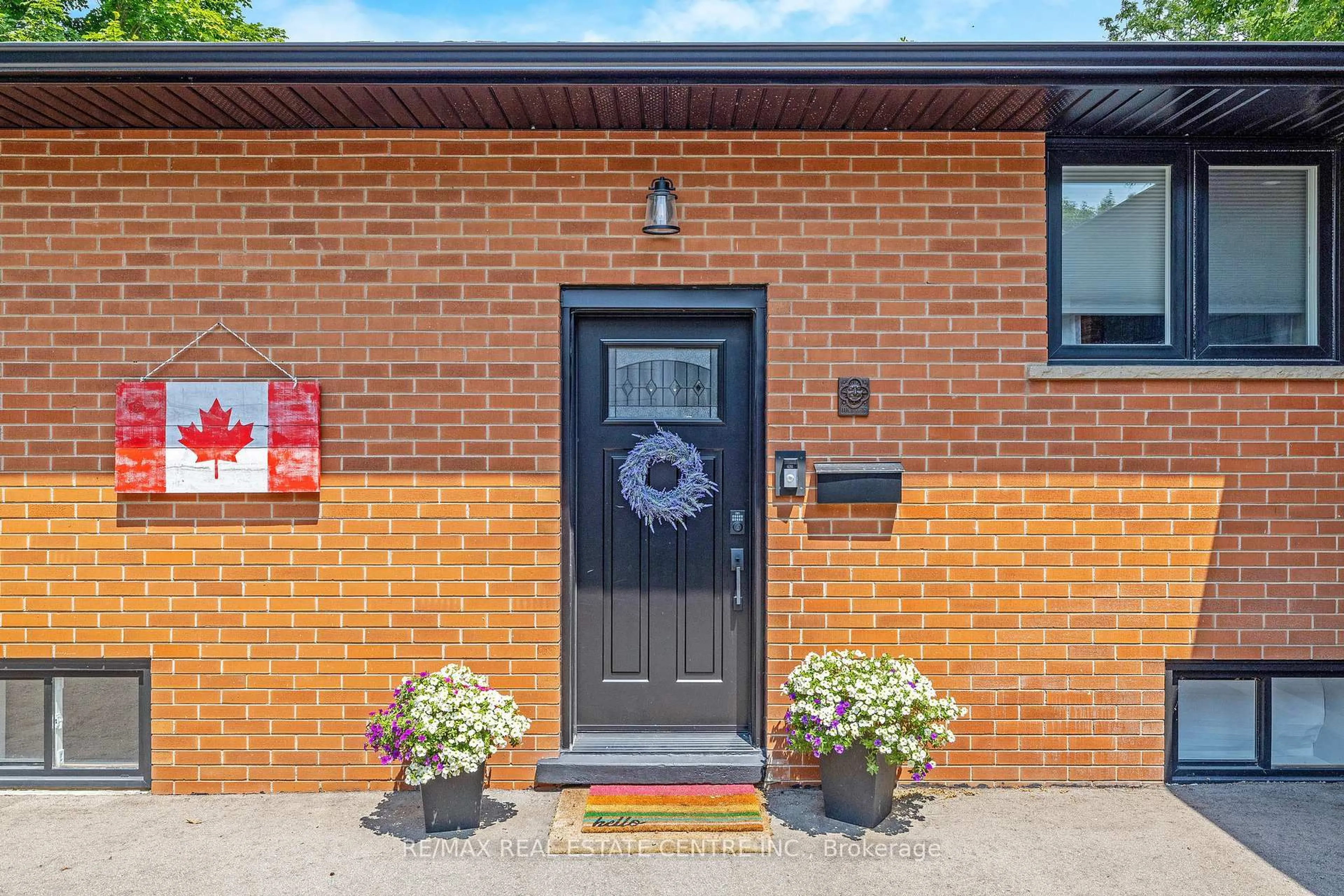 Home with brick exterior material, street for 390 Woodward Ave, Milton Ontario L9T 1V4