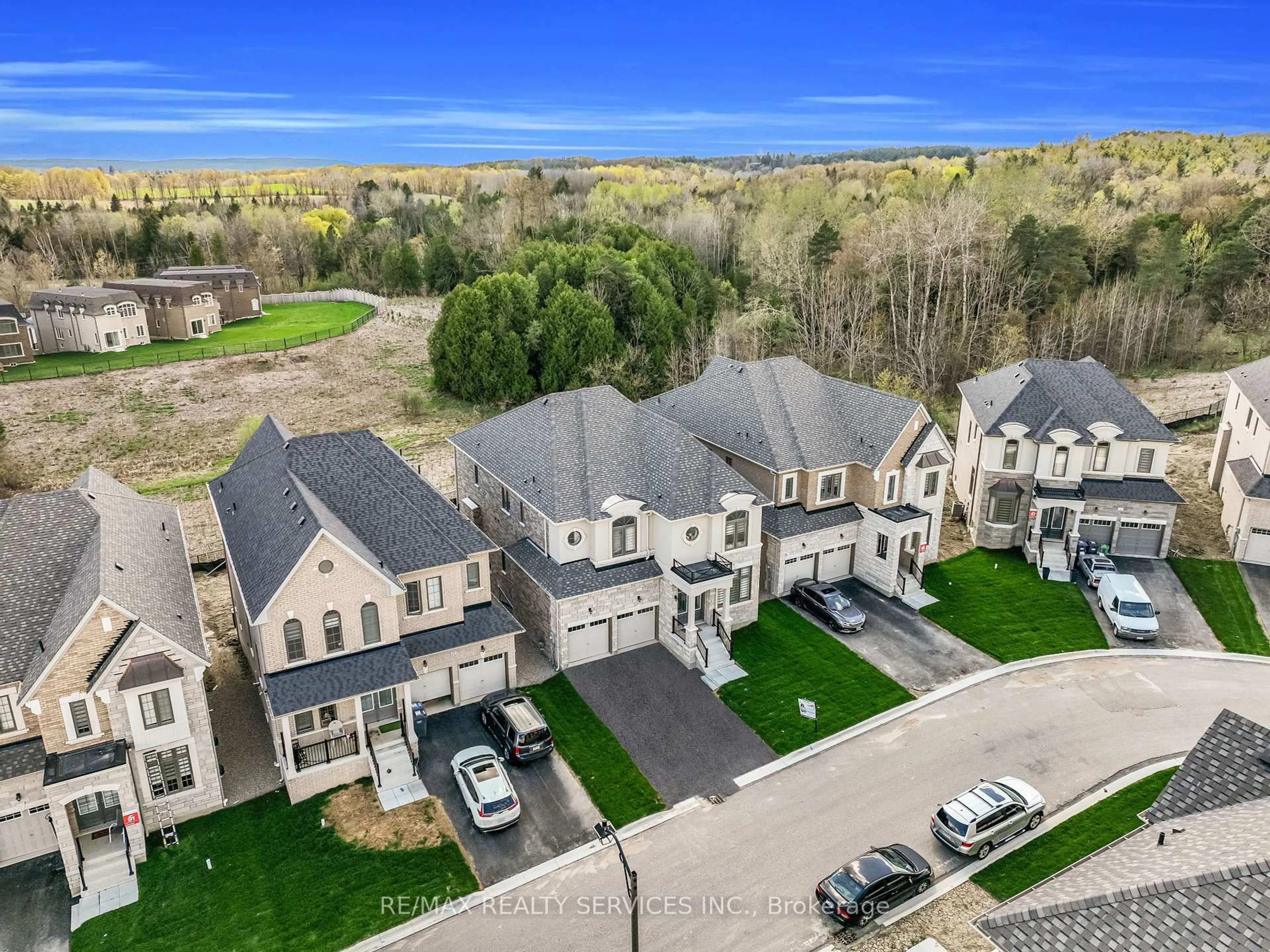 A pic from outside/outdoor area/front of a property/back of a property/a pic from drone, mountain view for 67 James Walker Ave, Caledon Ontario L7C 4M8