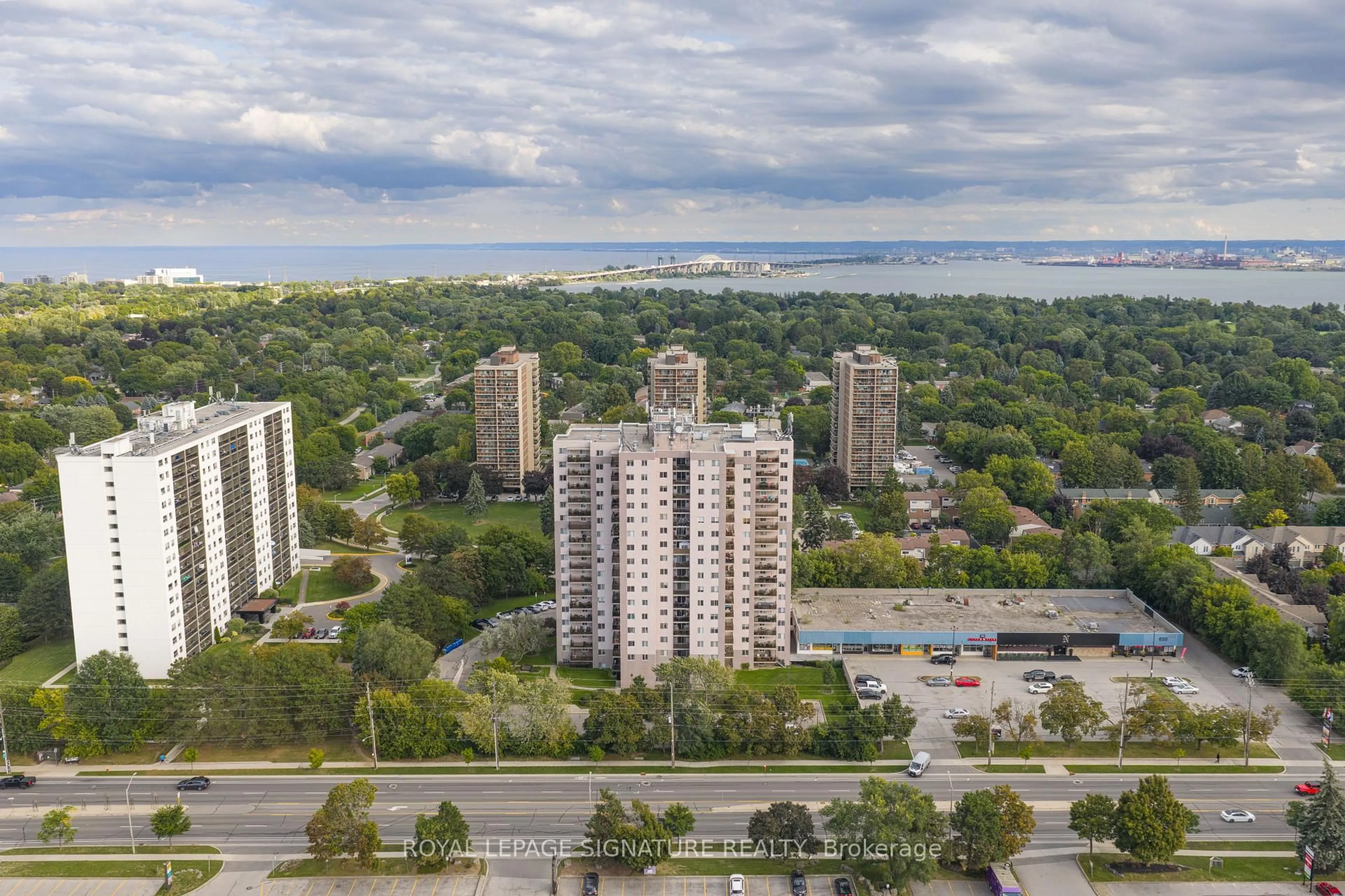 A pic from outside/outdoor area/front of a property/back of a property/a pic from drone, city buildings view from balcony for 975 Warwick Crt #1608, Burlington Ontario L7T 3Z7