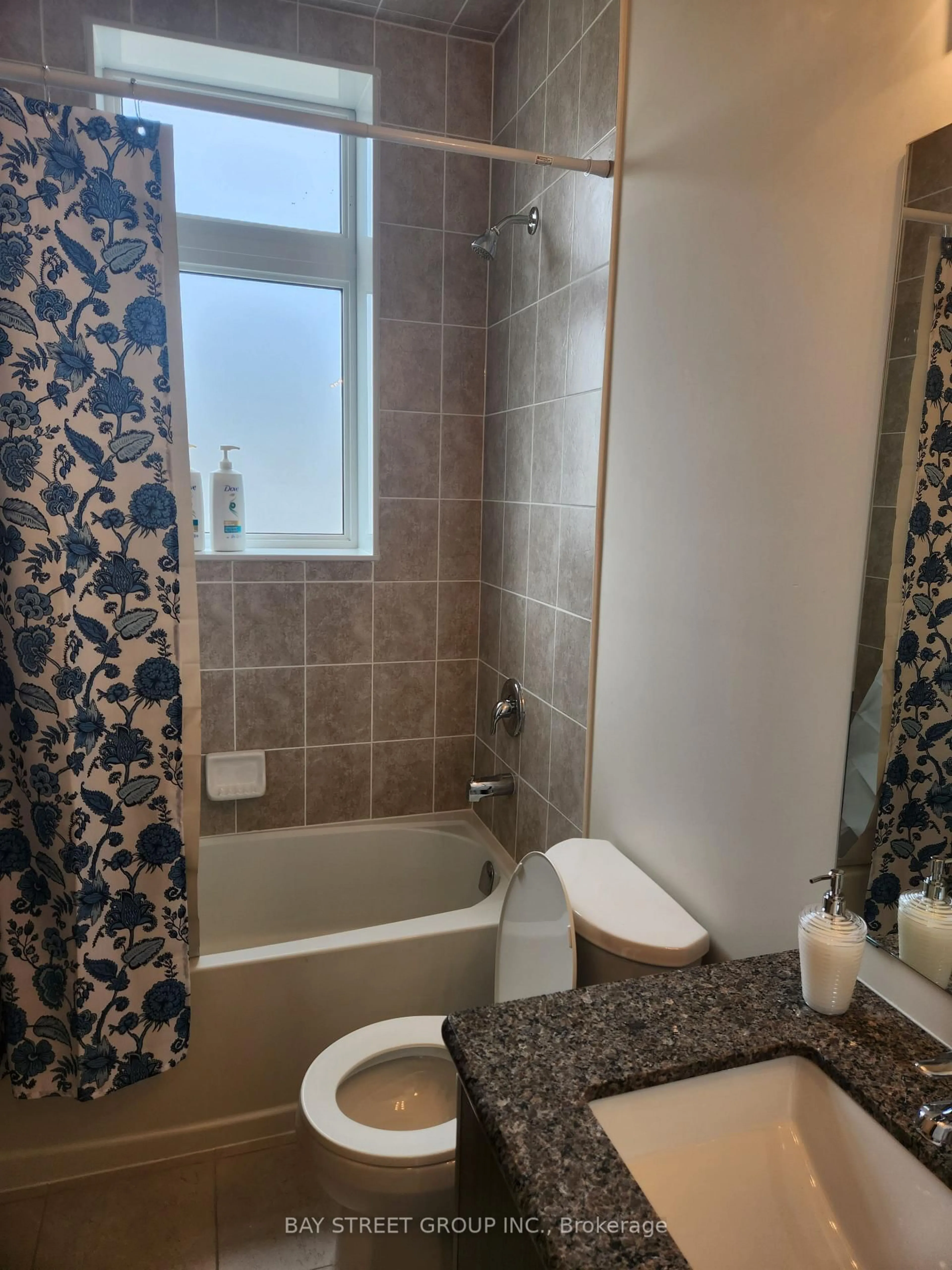 Standard bathroom, ceramic/tile floor for 10 Halliford Pl #35, Brampton Ontario L6P 4R1