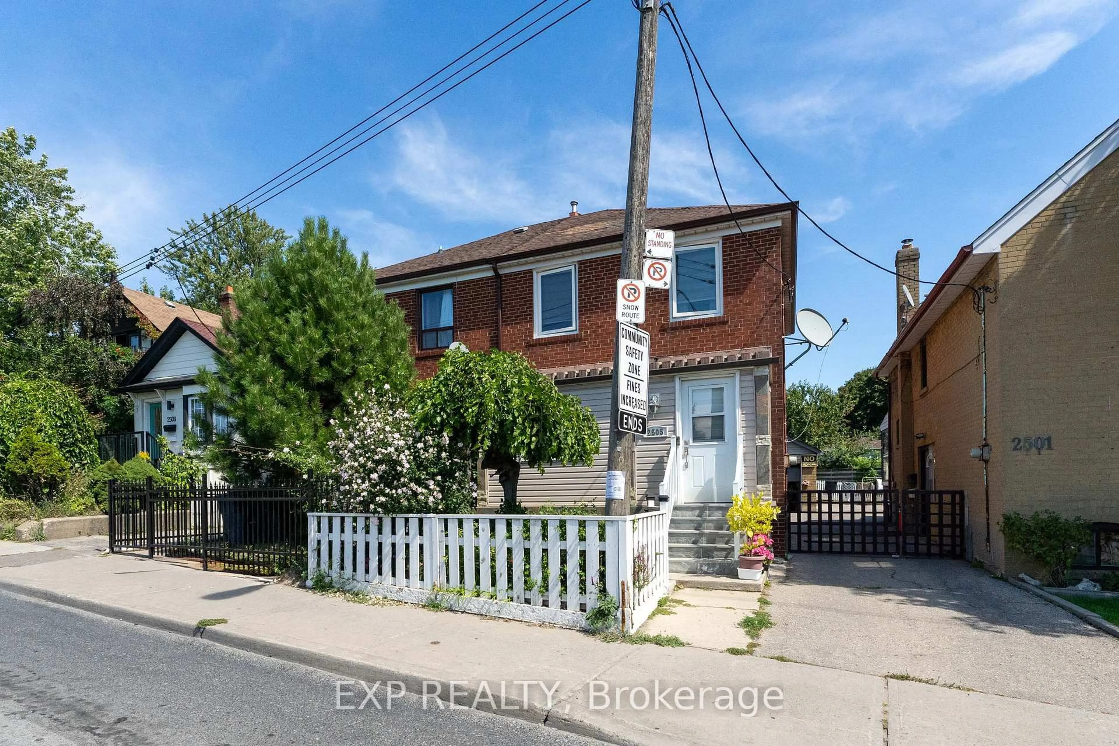 A pic from outside/outdoor area/front of a property/back of a property/a pic from drone, street for 2505 Dufferin St, Toronto Ontario M6B 3R3