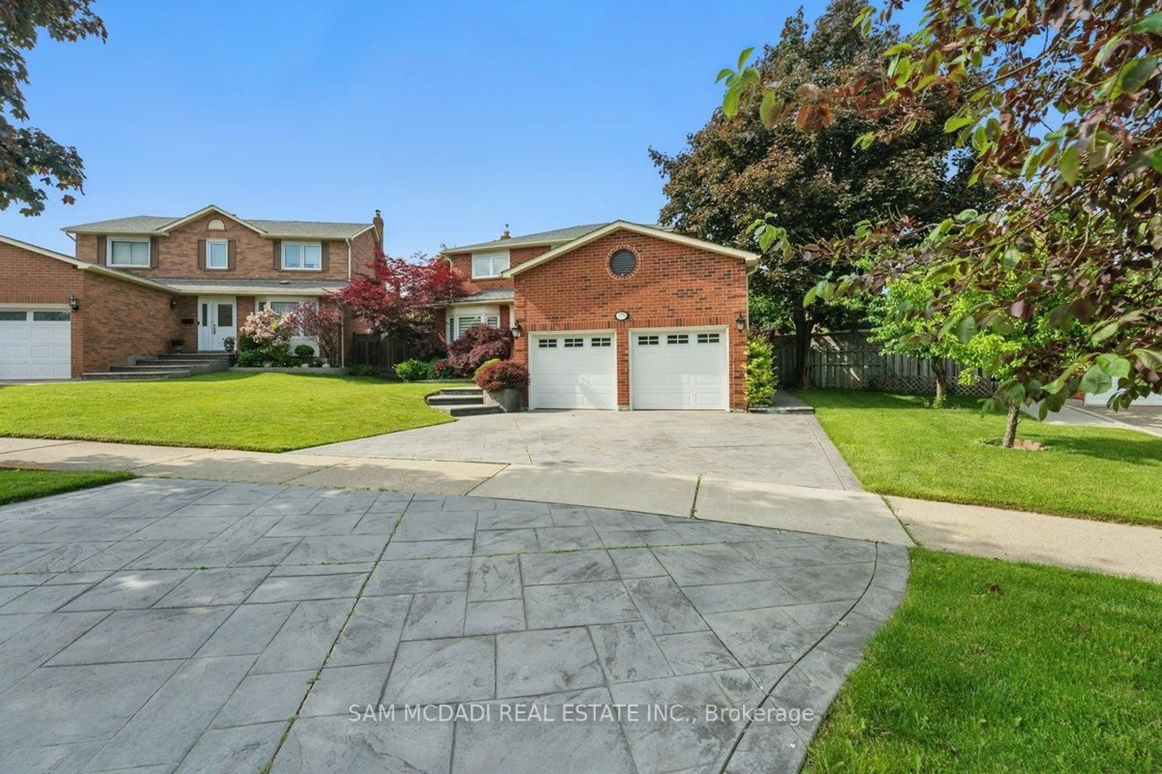 Unknown for 215 Anastasia Terr, Mississauga Ontario L5B 3A5