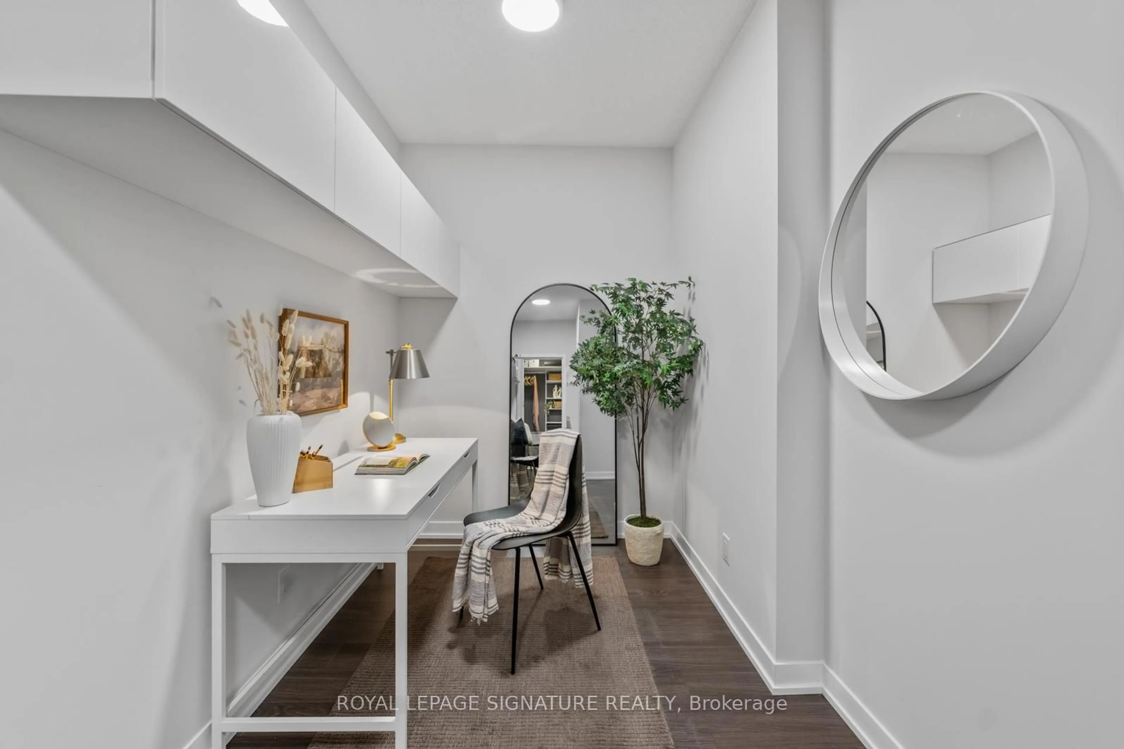 Indoor entryway for 1830 Bloor St #1219, Toronto Ontario M6P 0A2