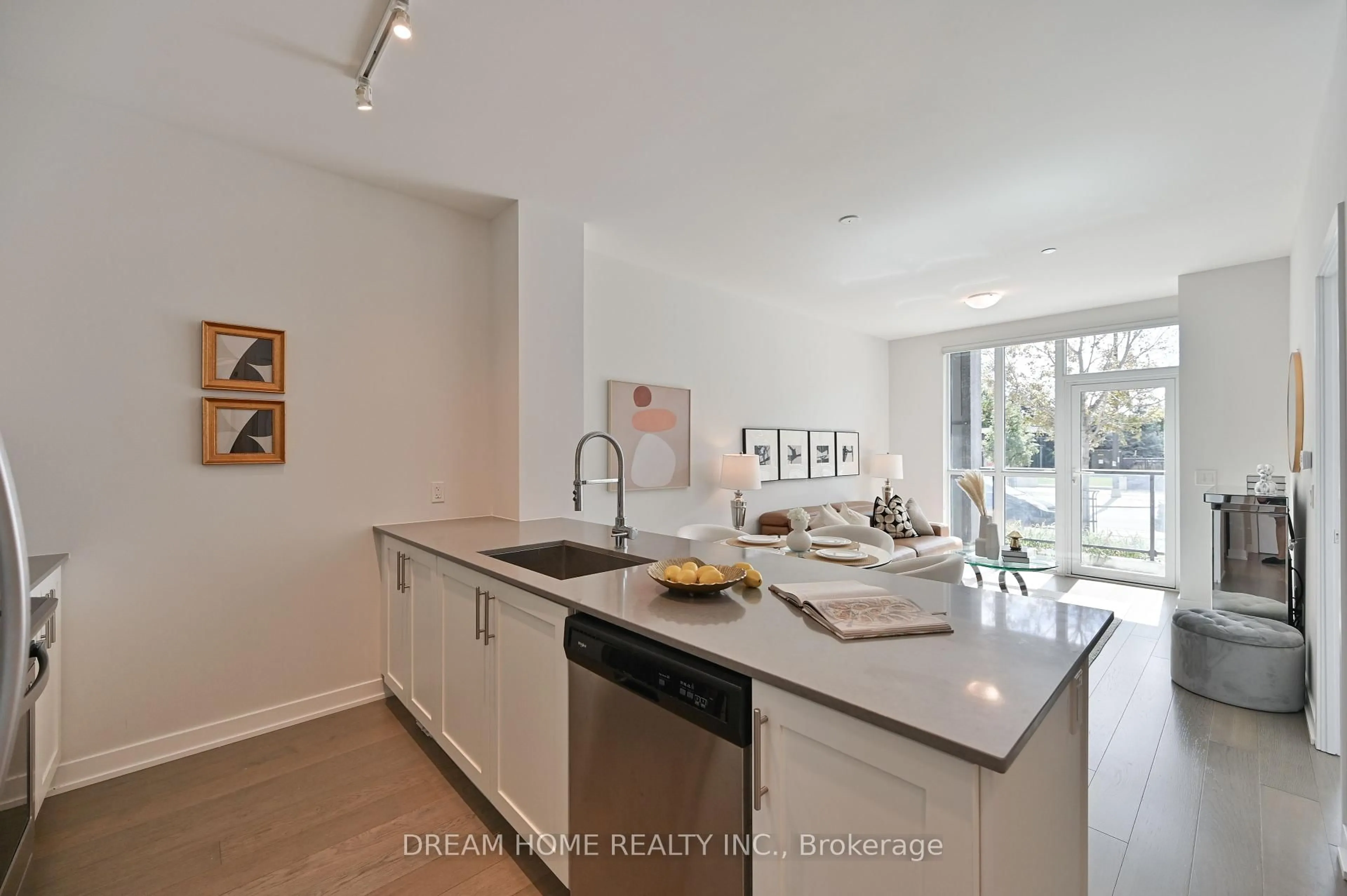 Open concept kitchen, unknown for 4055 Parkside village Dr #TH8, Mississauga Ontario L5B 0K8