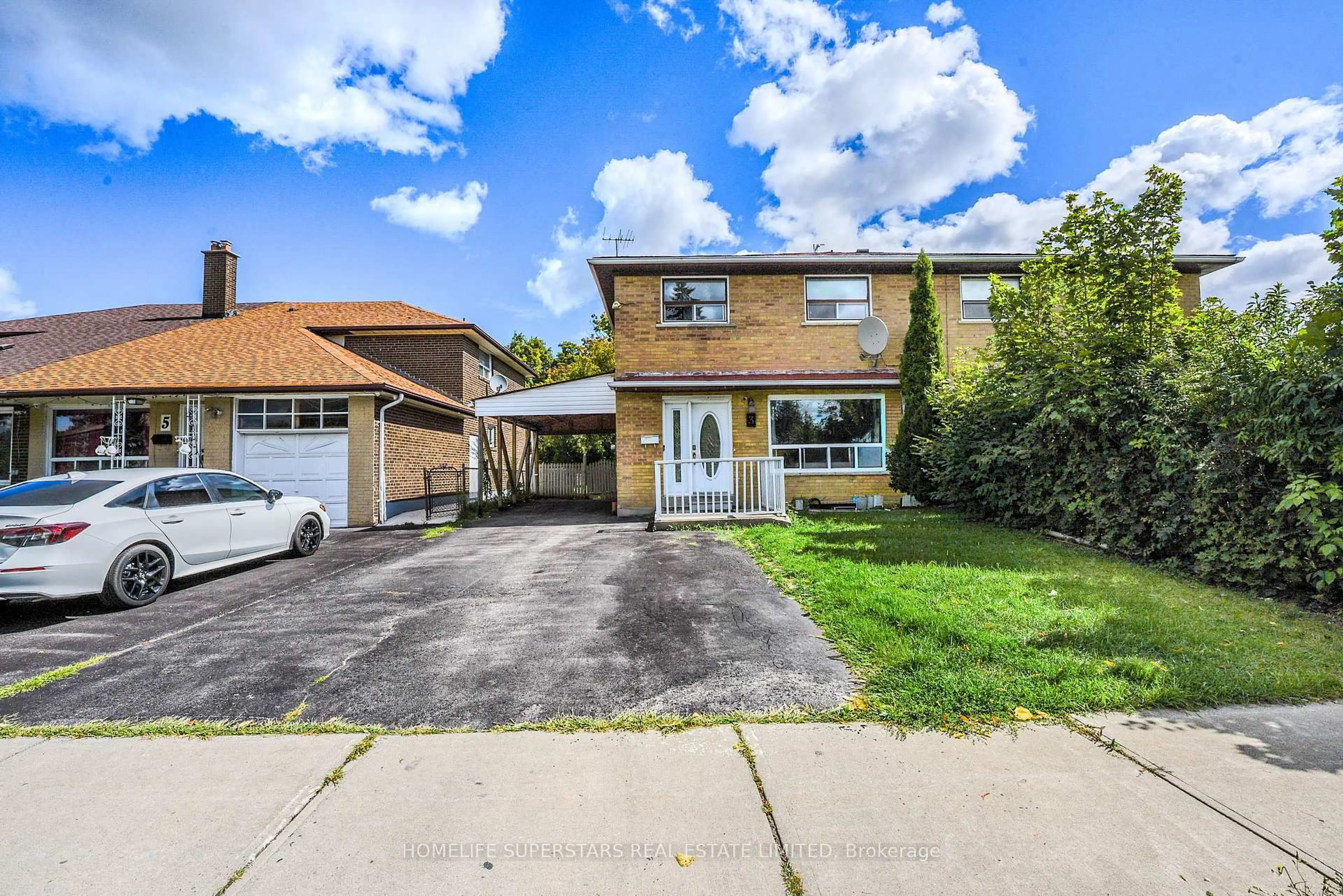 A pic from outside/outdoor area/front of a property/back of a property/a pic from drone, street for 3 Lightwood Dr, Toronto Ontario M9V 2Z1
