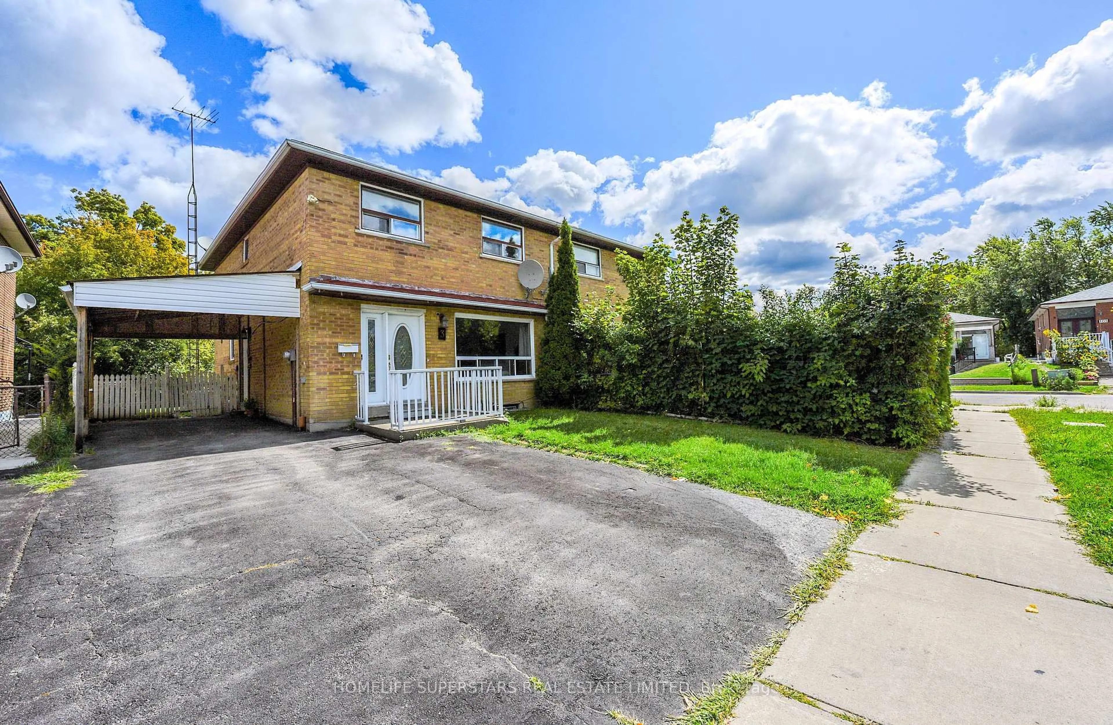 A pic from outside/outdoor area/front of a property/back of a property/a pic from drone, street for 3 Lightwood Dr, Toronto Ontario M9V 2Z1